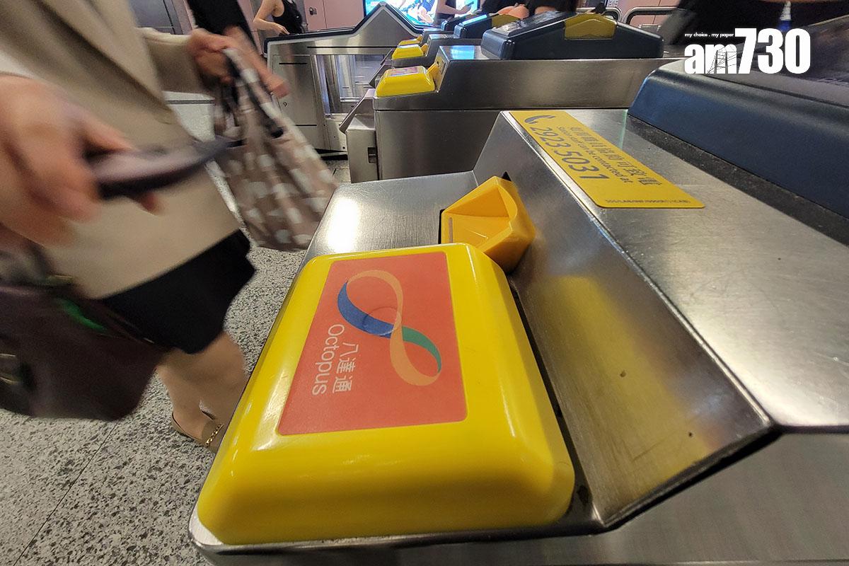 去年第四季家庭月入中位數按年跌1.3%,意味港鐵今年不能加價。(資料圖片/鍾式明攝)