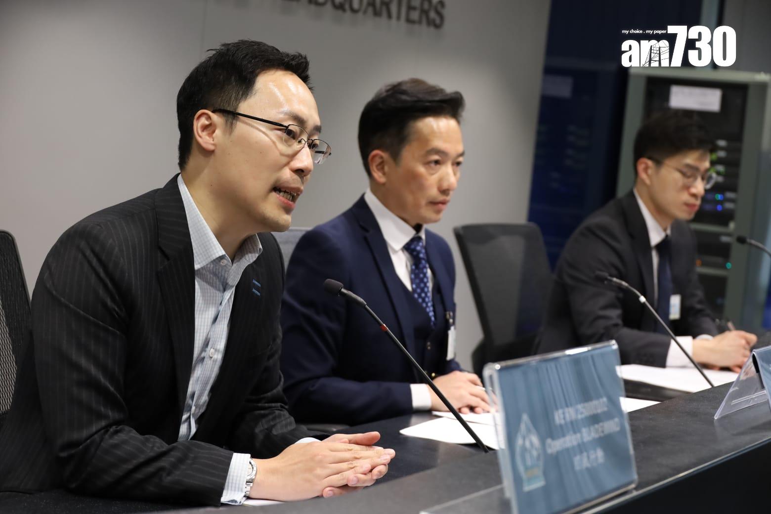 警方以「企圖詐騙」罪拘捕3人,涉嫌售賣啟德體育園開幕禮的偽造門票。東九龍總區刑事部警司黃奕隆、署理總督察劉啟彥及文化體育及旅遊局體育專員蔡健斌簡報案情。(鍾式明攝)