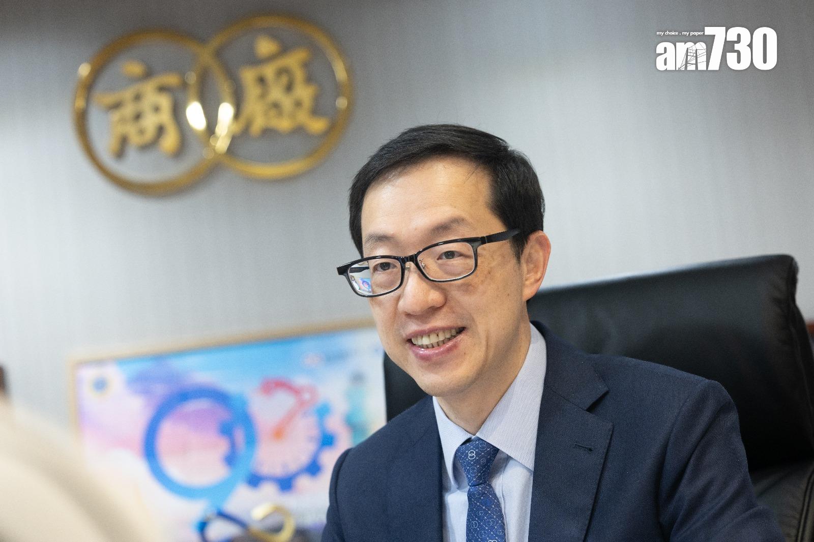 廠商會會長盧金榮指,經濟轉型需時,政府仍應鞏固金融、旅遊和地產業(蘇文傑攝)