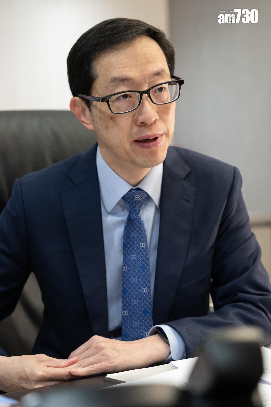 廠商會會長盧金榮指,經濟轉型需時,政府仍應鞏固金融、旅遊和地產業(蘇文傑攝)