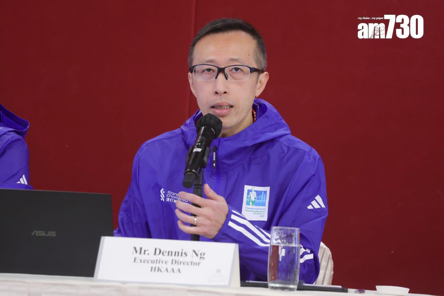 田徑總會行政總監伍于豪提醒參賽者,領取選手包前可於大會的應用程式提早預約時段。(吳康琦攝)