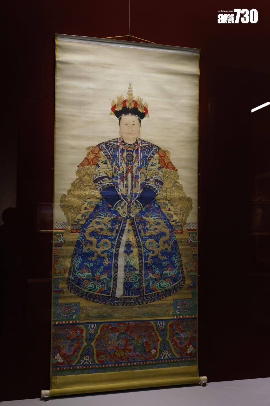 《孝莊文皇后朝服像》。(林俊源攝)