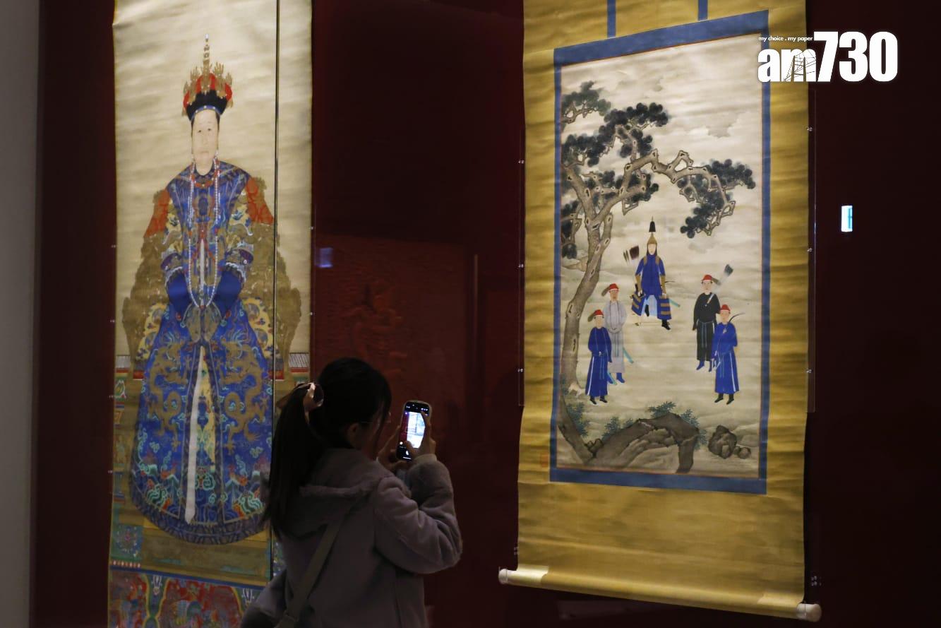 研究員指御容像代表了宮廷繪畫的最高水準。(林俊源攝)