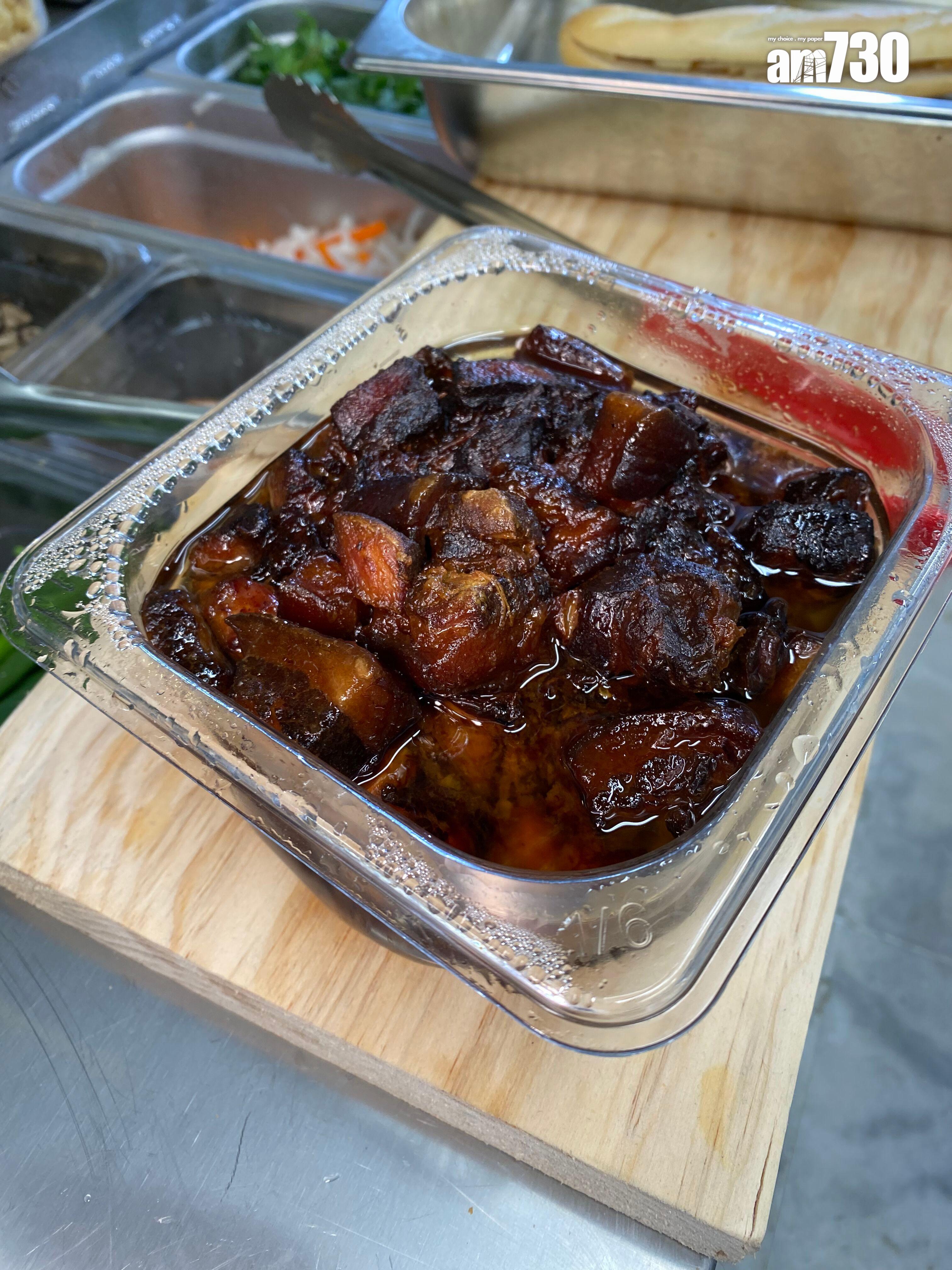 五花豬以椰青水炆夠6小時,吸收天然清甜的味道。