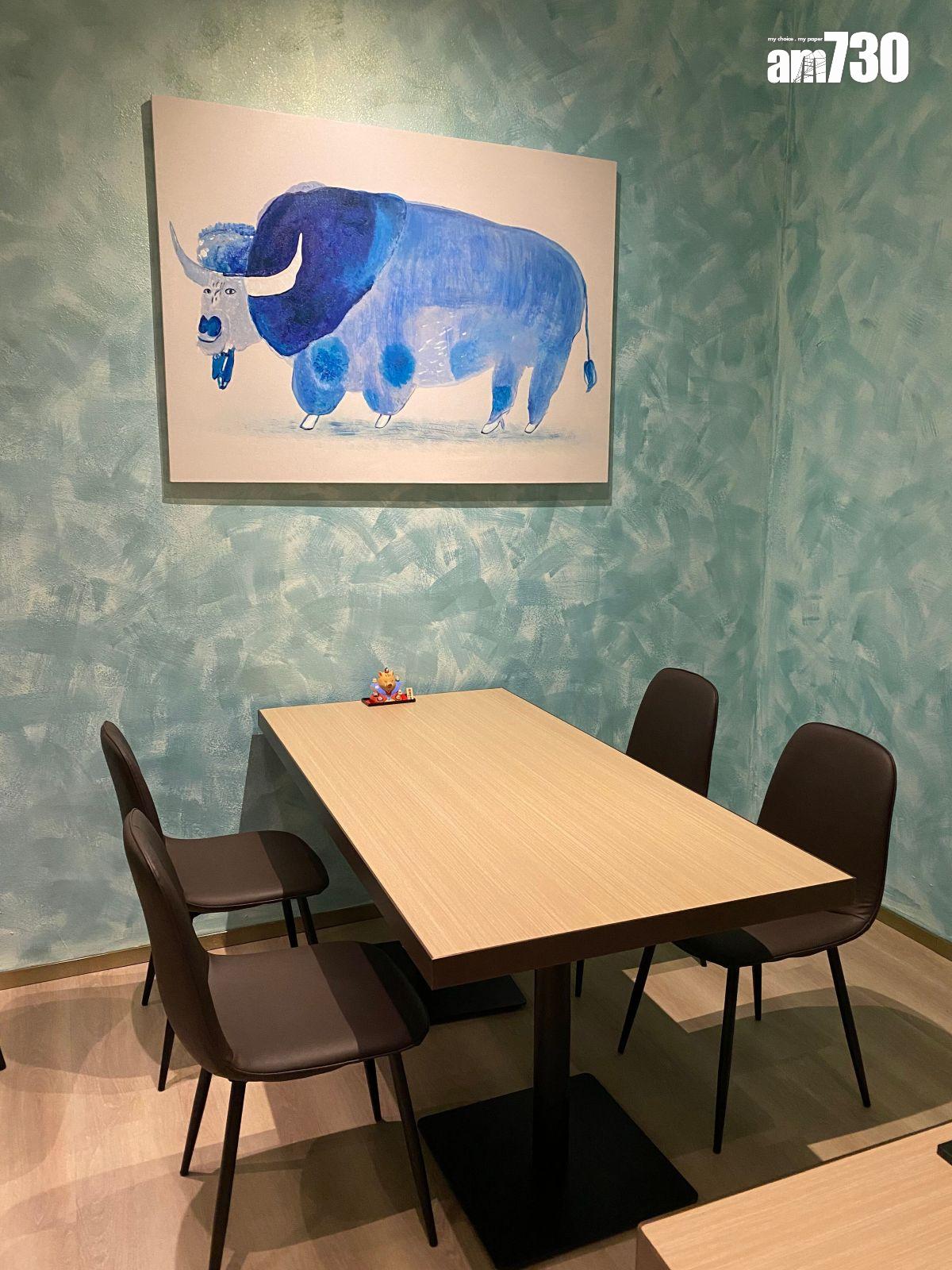 洋室大廳懸掛日本藝術家畫作。