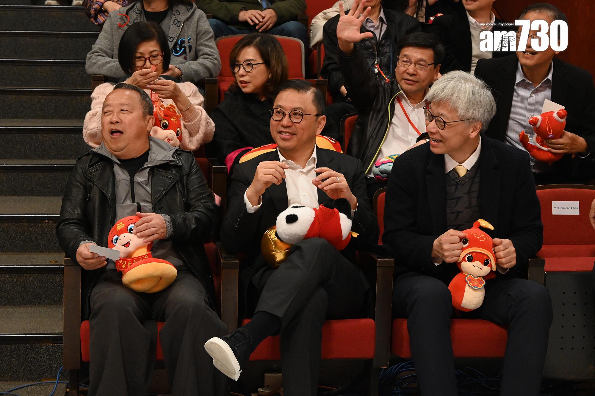 曾志偉參與Bingo遊戲時,胸有成竹的樣子。