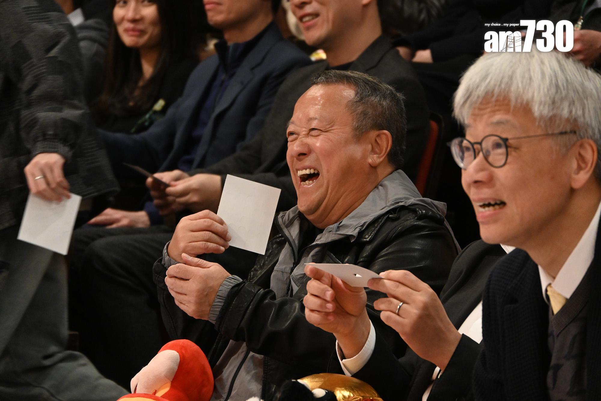 曾志偉參與Bingo遊戲時,胸有成竹的樣子。