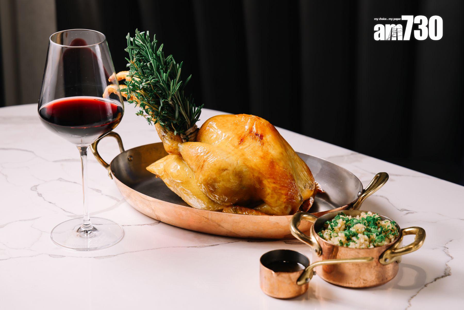 馳名烤雞$858 元朗黃油雞每一部位都嫩滑,雞汁鮮味澎湃。新潟越光米充滿昆布湯鮮味。(吳康琦攝)