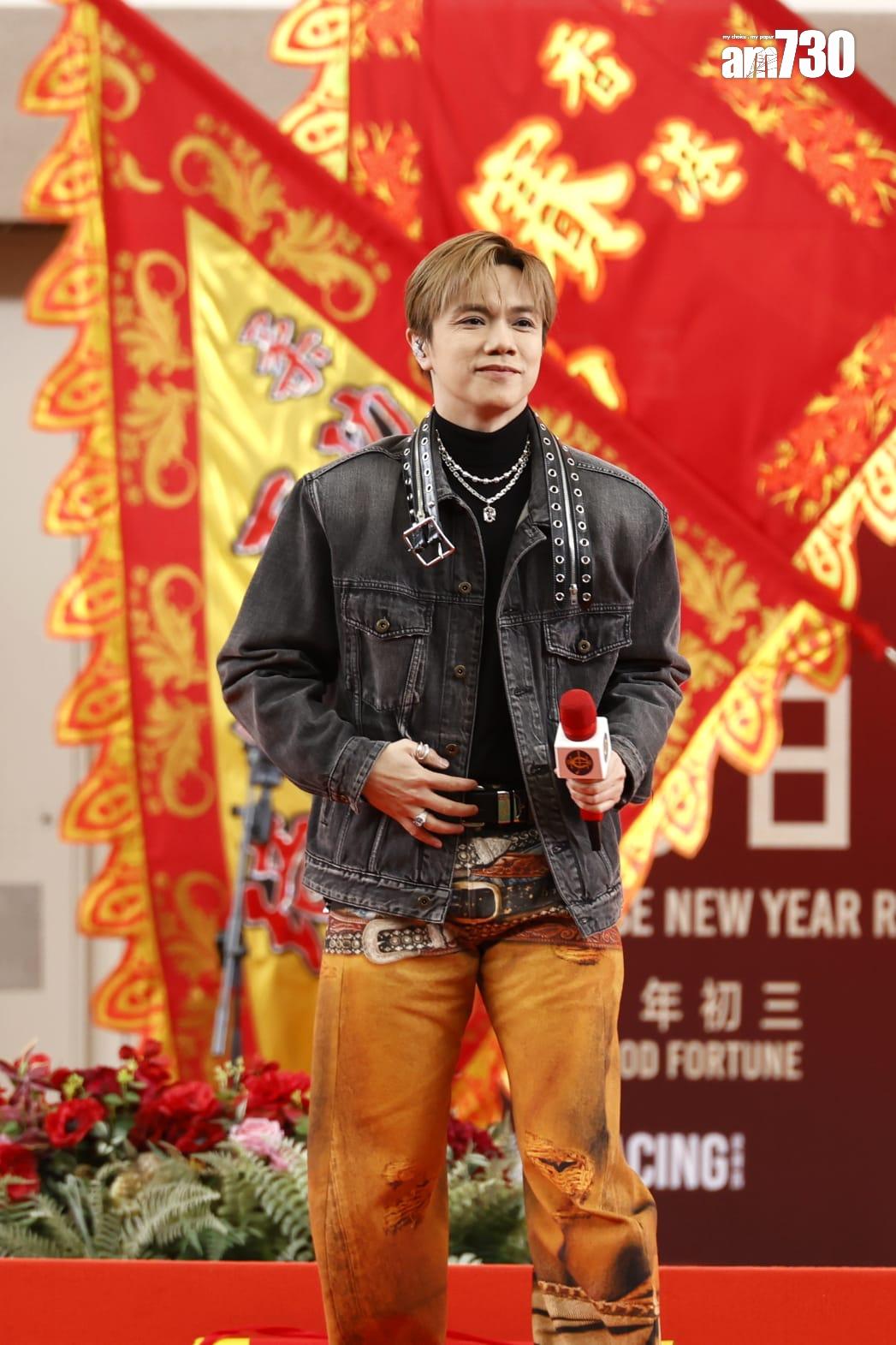 張敬軒擔任沙田馬場舉行《農曆新年賽馬日》的表演嘉賓。(林俊源攝)