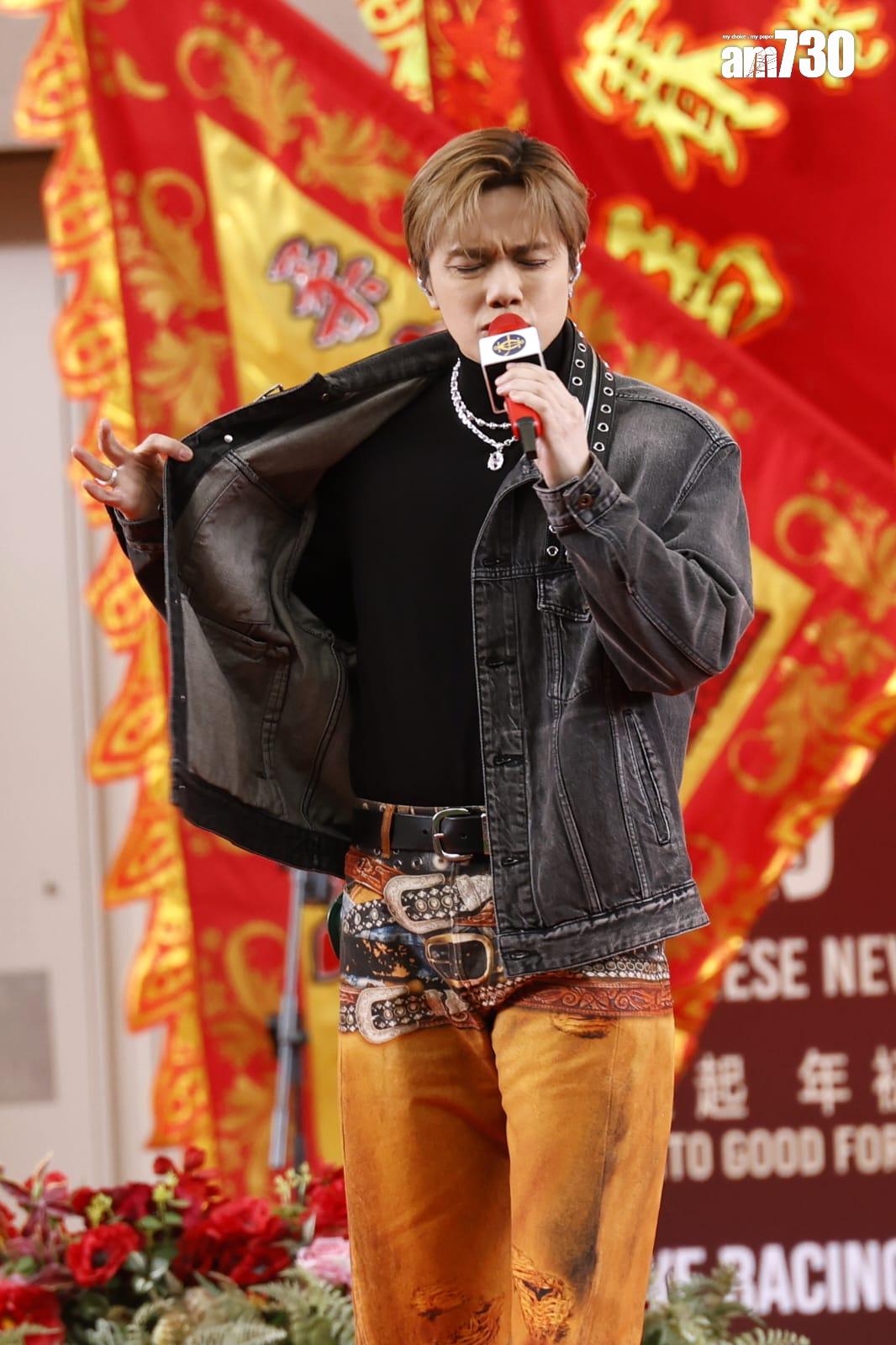 張敬軒出席馬場活動用私家咪驚見受損。