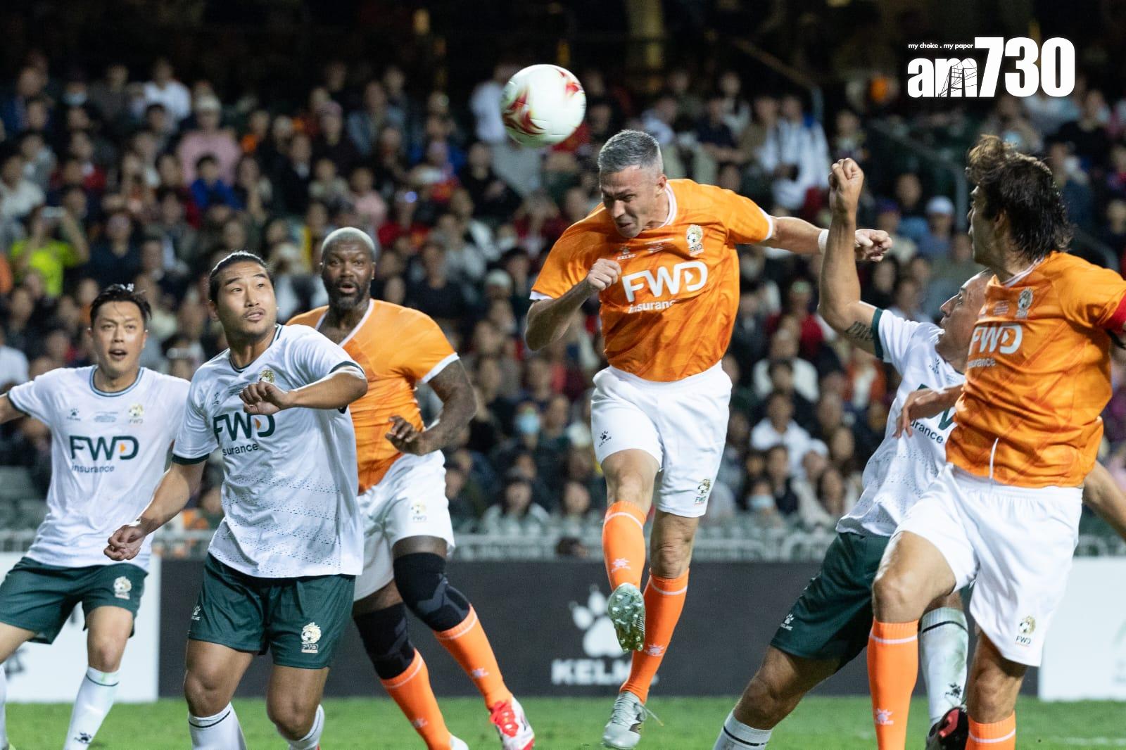 世界明星隊由路爾斯加西亞先以頭槌追近。(蘇文傑攝)