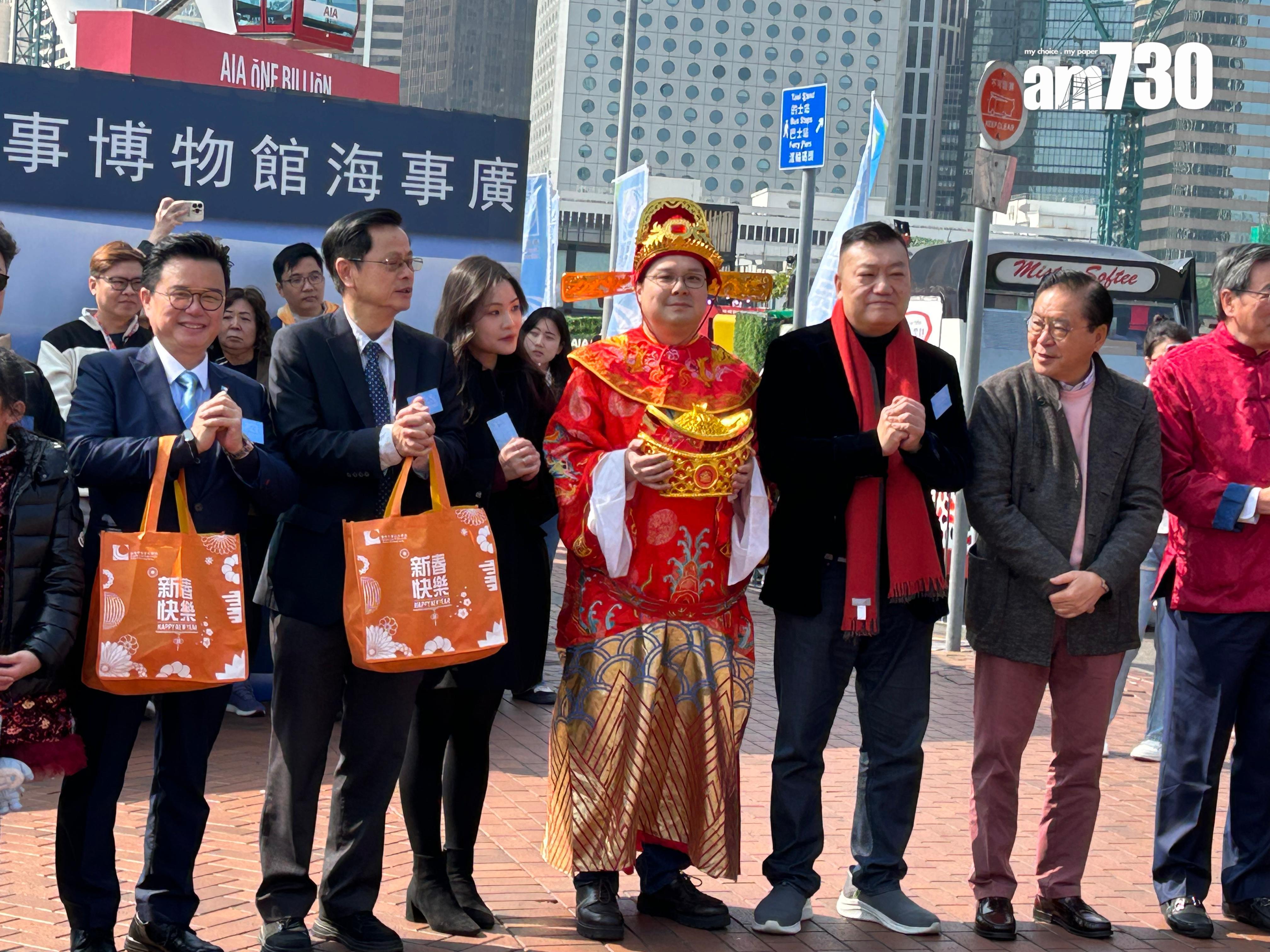 農曆新年2025|經民聯花車巡遊談中美貿易戰 林健鋒斥美方不能「誰大誰惡誰正確」(陳芷晴攝)