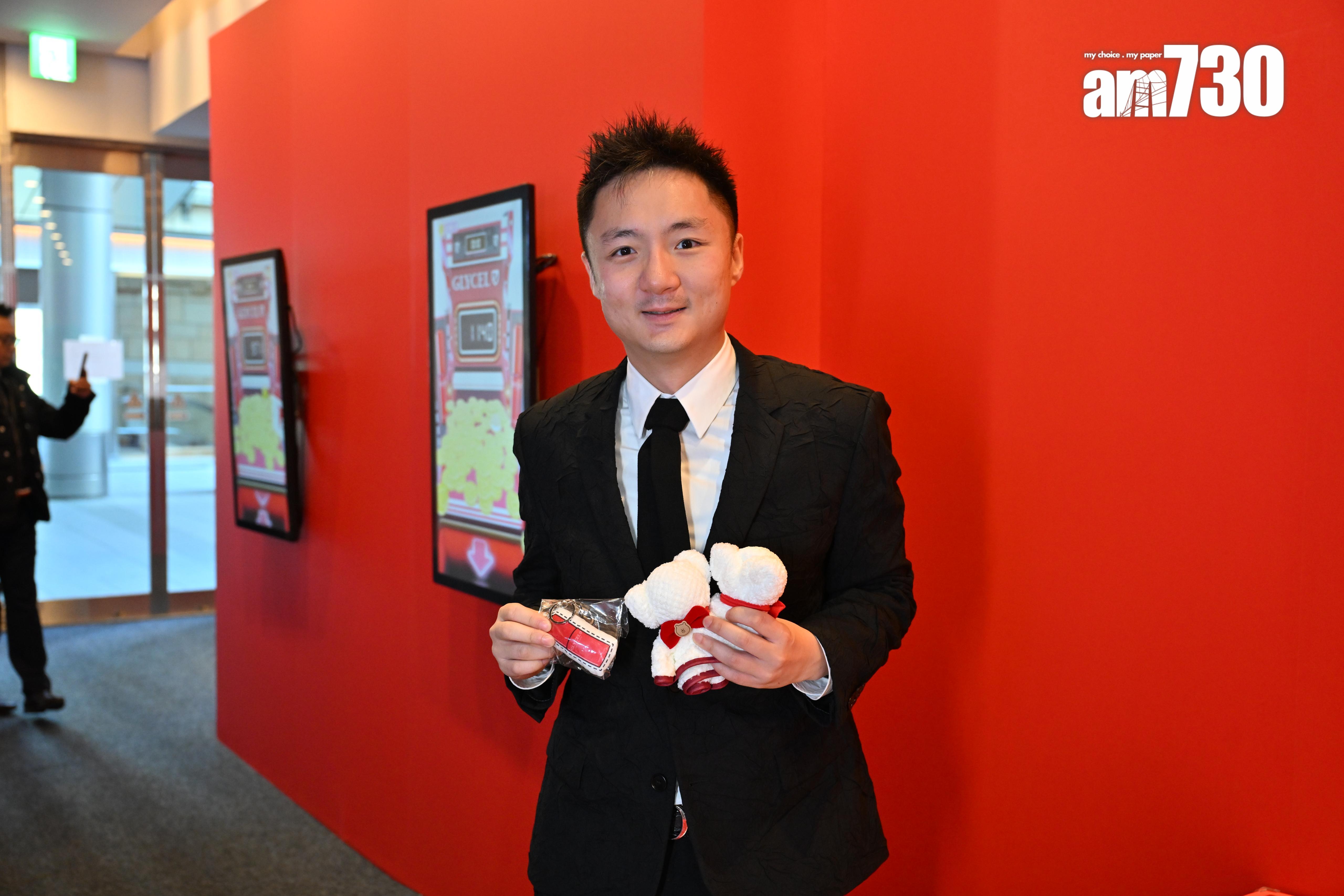 鍾培生引入香港人至愛的擲彩虹。(娛樂組攝)