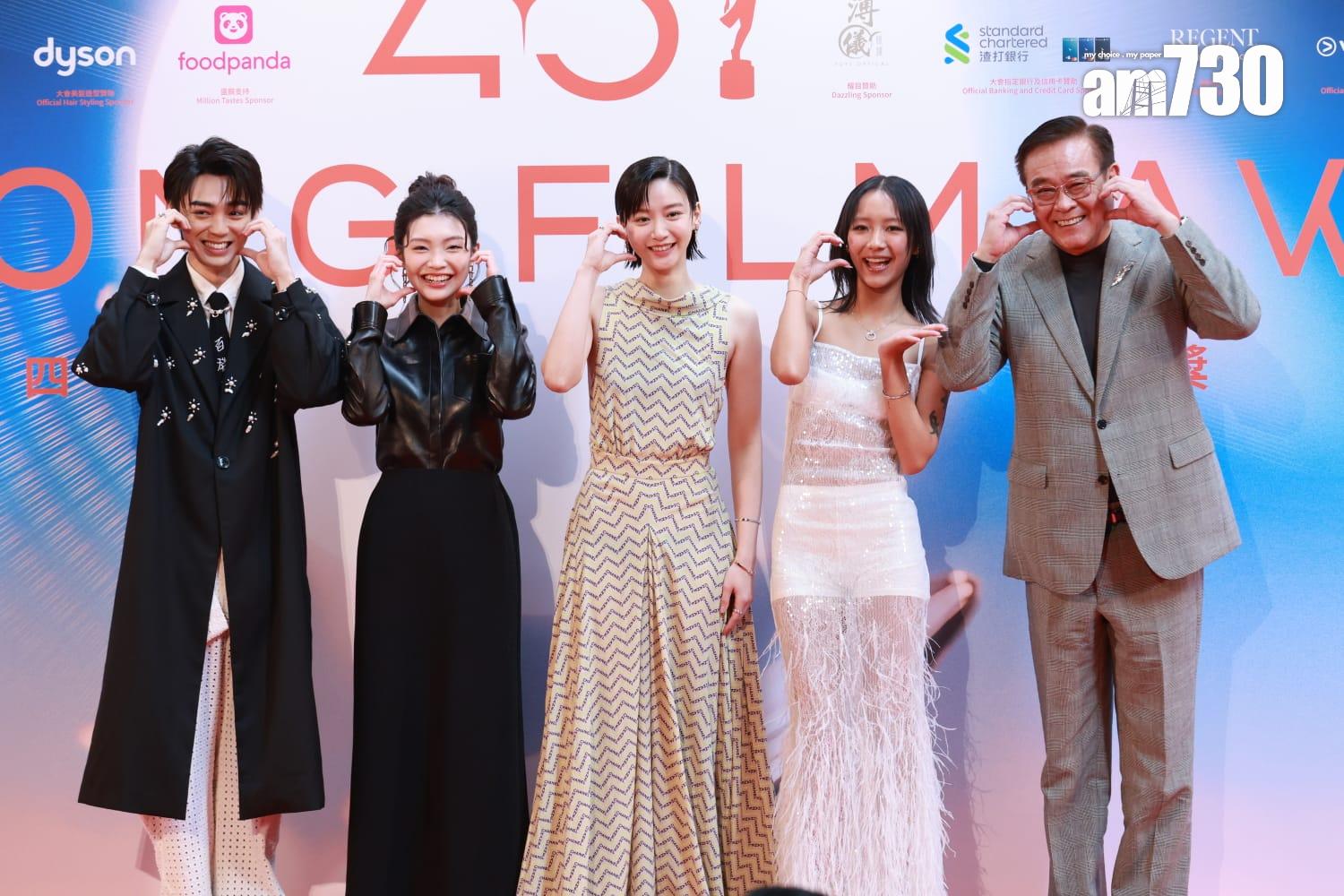 爾冬陞與新生代演唱歐鎮灝、謝咏欣、袁澧林和邱彥筒打成一片,齊齊擺心心手勢。(羅錦鴻攝)