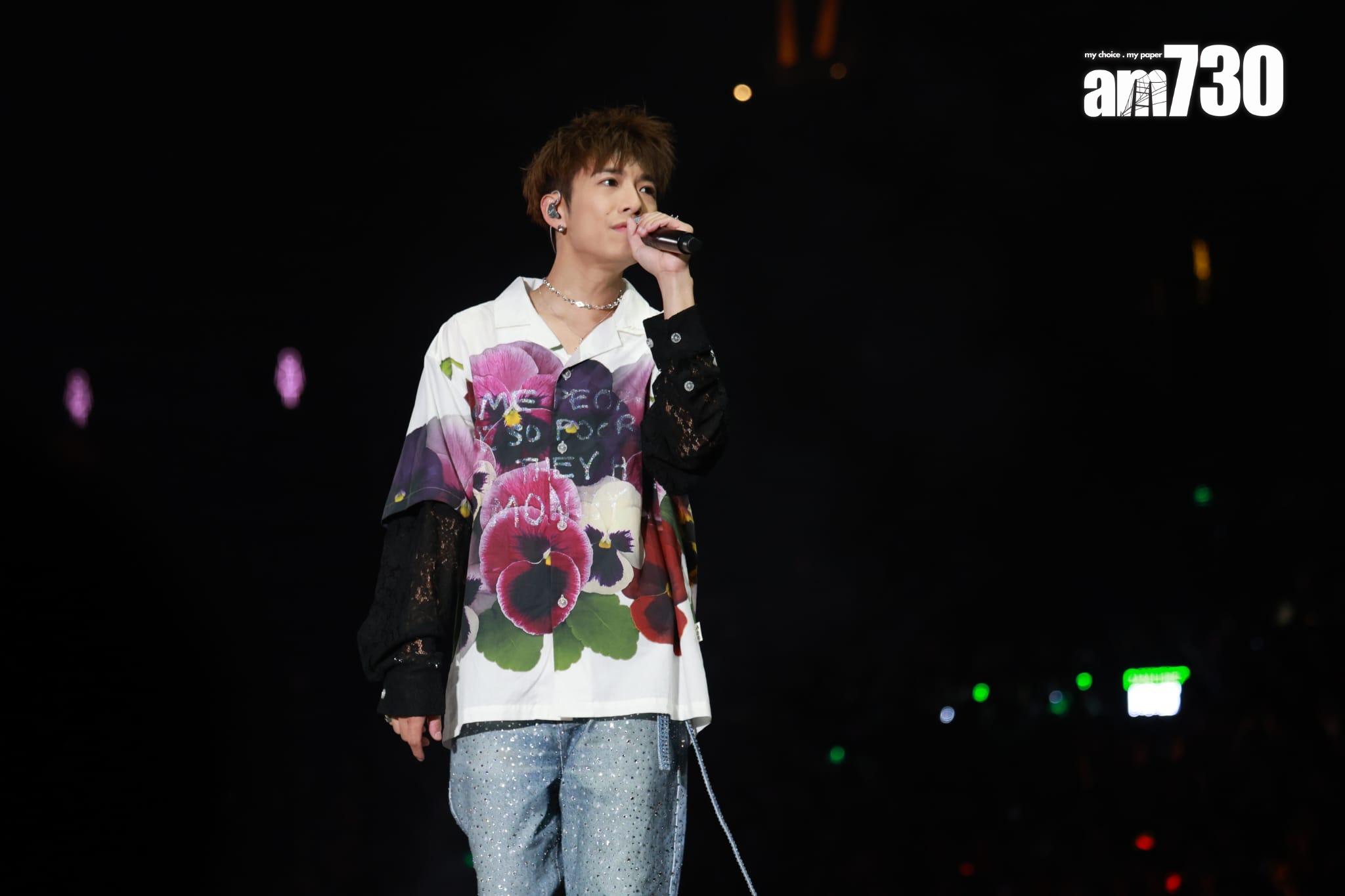 洪嘉豪在《WARNER! GO!》演唱會跳唱《Para Para Sakura》。(羅錦鴻攝)