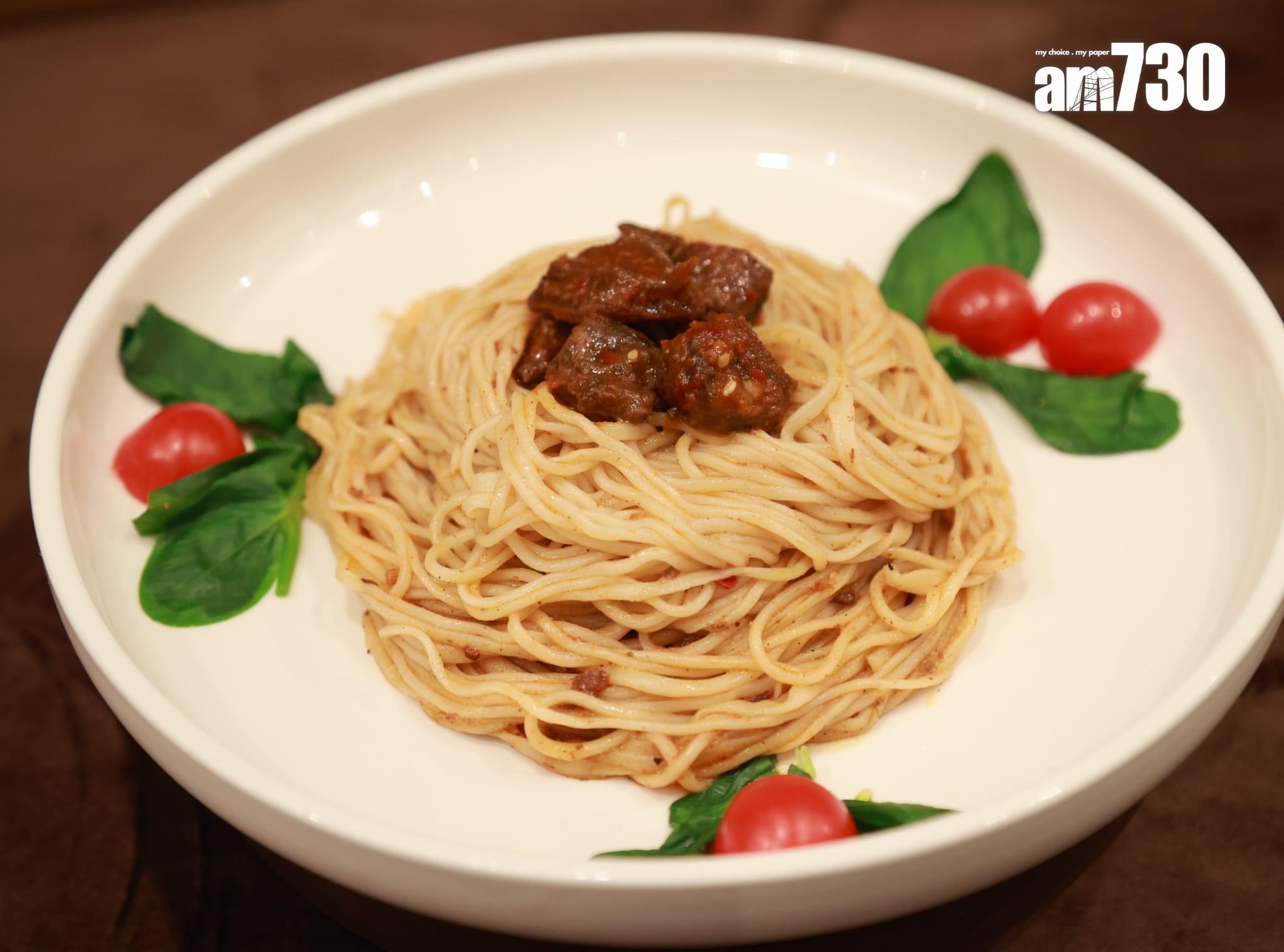 香菇氂牛肉拌麵$68碗 濃郁滿滿肉汁的氂牛肉醬,混和有「植物皇后」美譽的青海香菇,菇香柔和。(羅錦鴻攝)