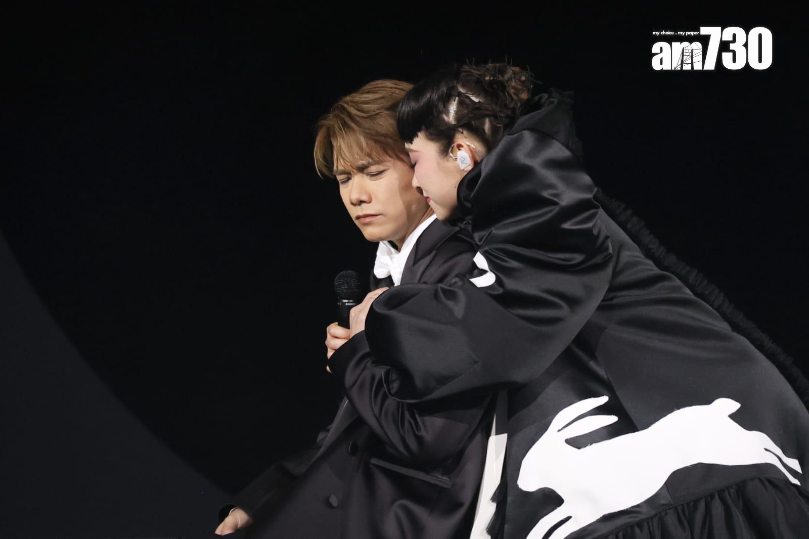 王菀之和張敬軒合唱《下次愛你》後,上前抱抱對方。(娛樂組攝)