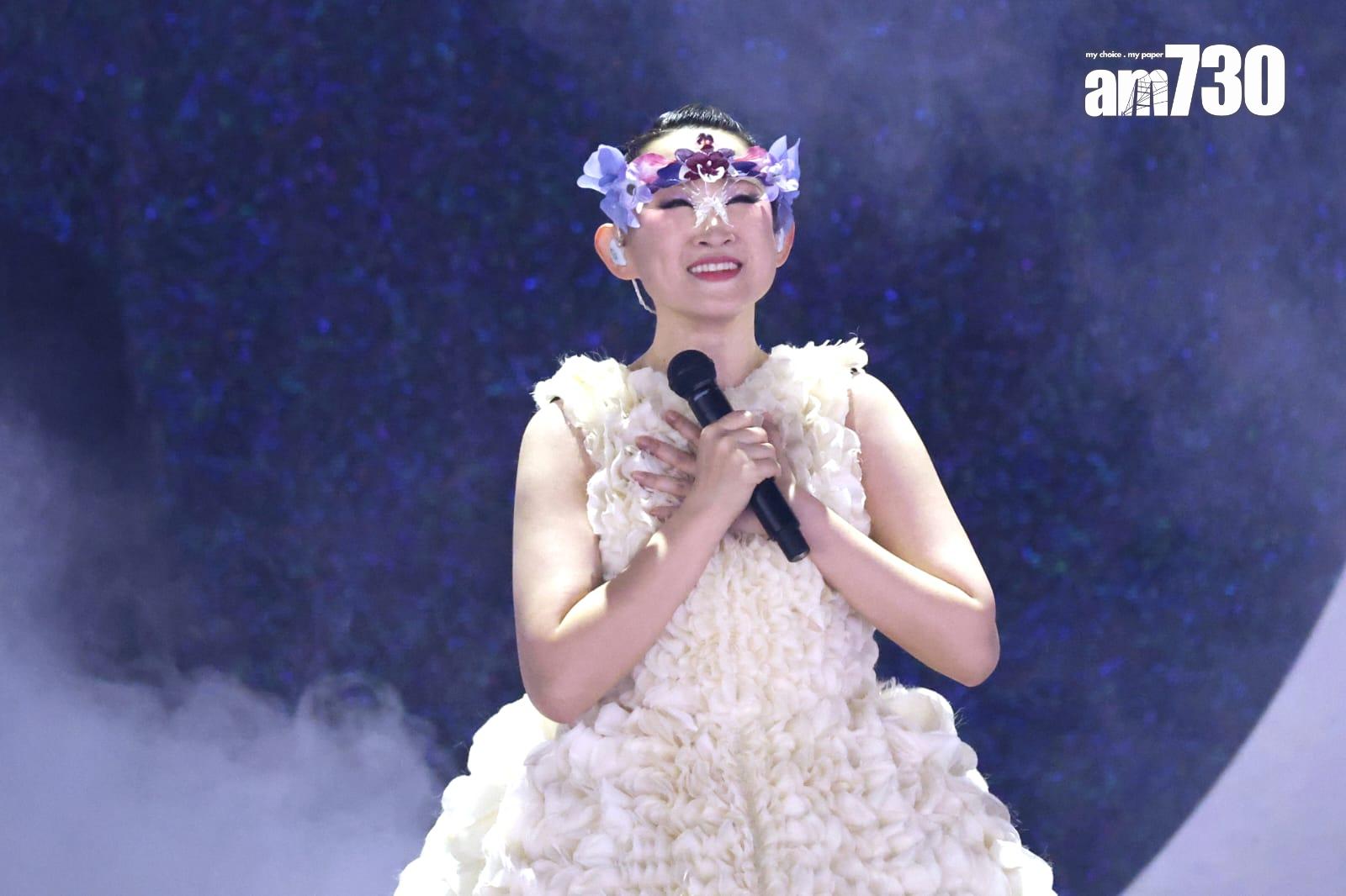 王菀之甫開場便叫大家企起身,炒熱全場氣氛。(娛樂組攝)