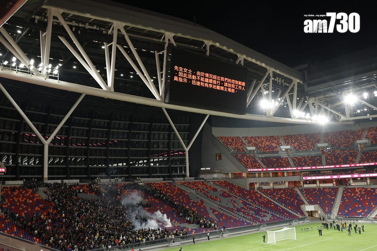啟德體育園在測試賽後模擬觀眾席火警和冒白煙。(林俊源攝)