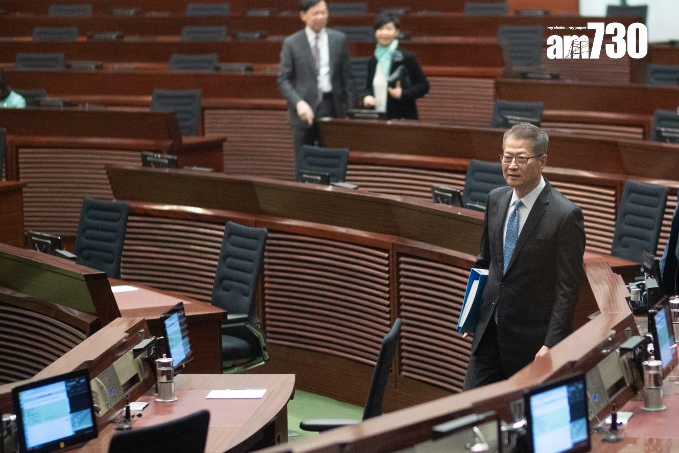 財政司司長陳茂波今日在立法會發表新一份《財政預算案》。(蘇文傑攝)