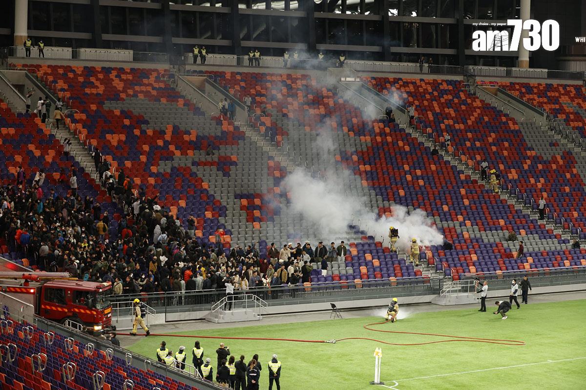 啟德體育園在測試賽後模擬觀眾席火警和冒白煙。(林俊源攝)