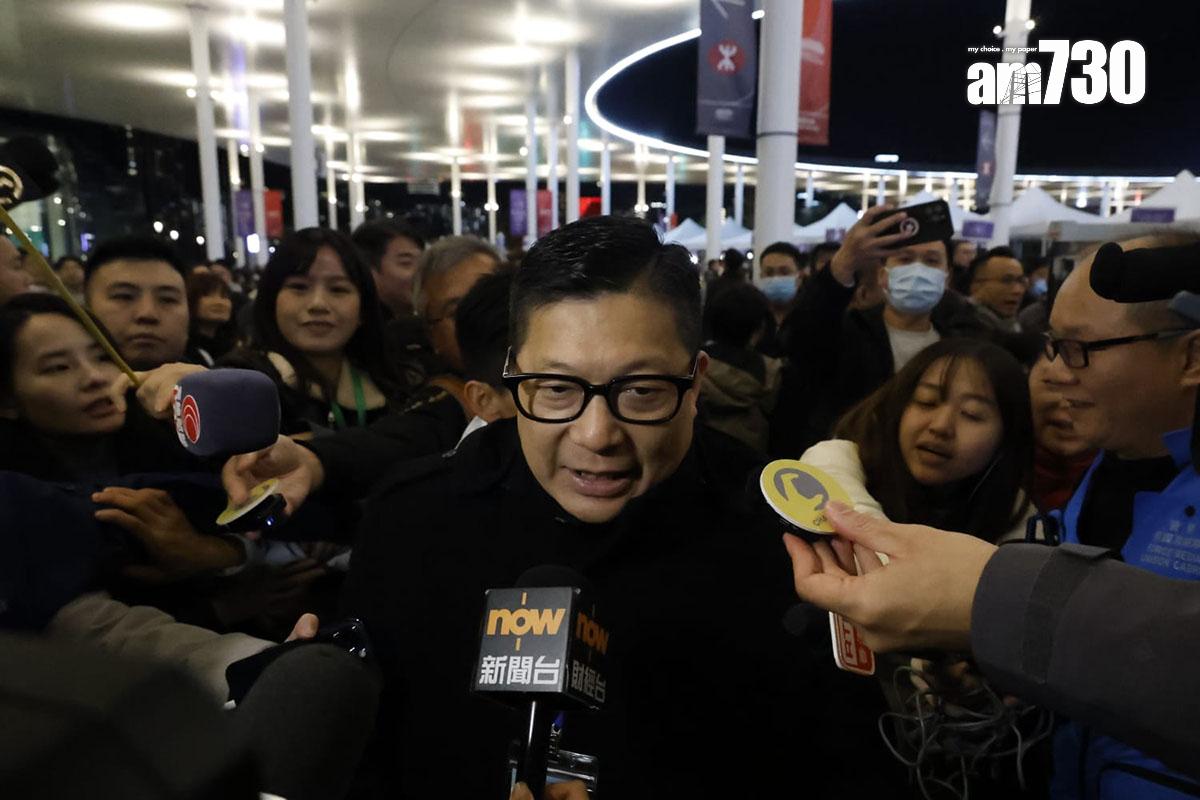 啟德體育園舉辦大型演練,鄧炳強傍晚到場視察。(林俊源攝)