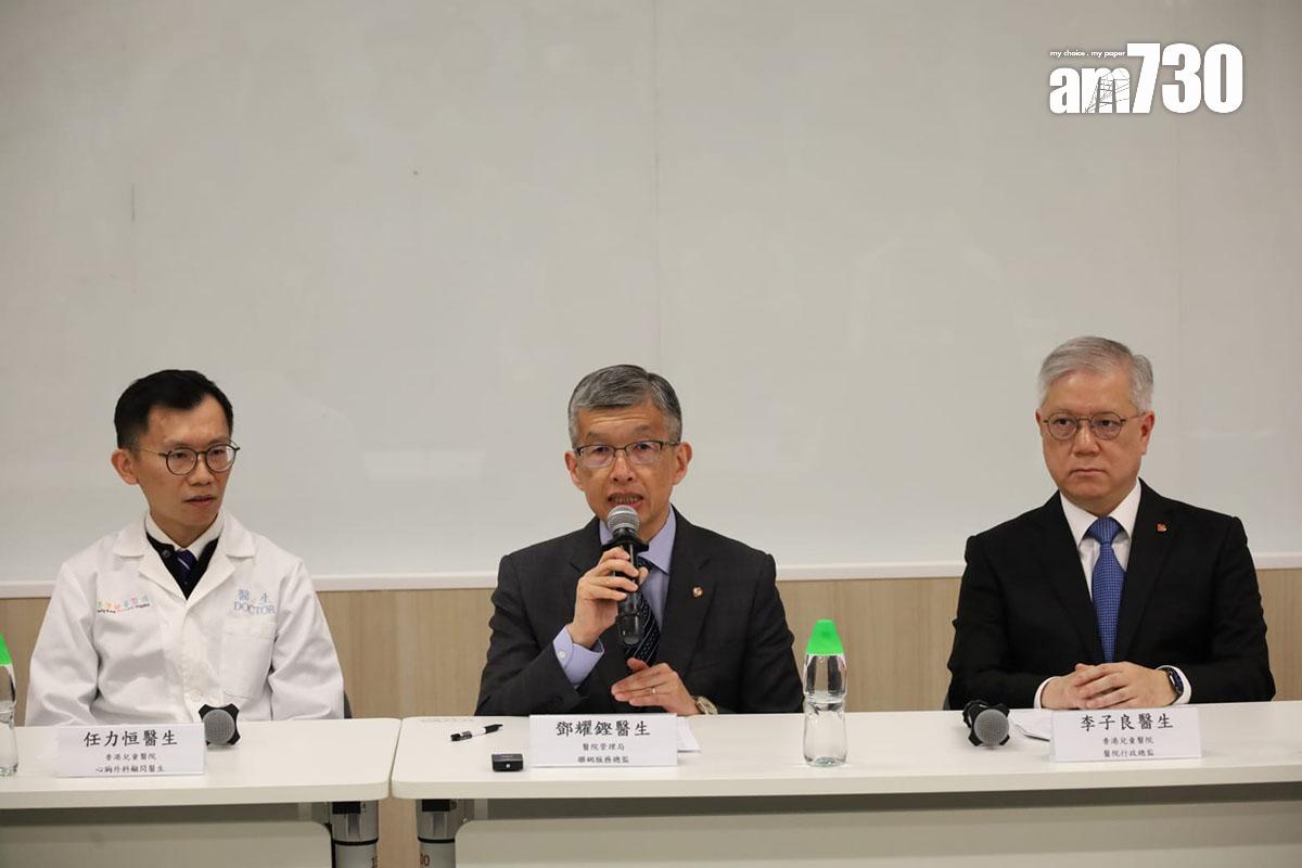 任力恒(左)直言「等咗呢個手術好耐」,旁為鄧耀鏗(中)和李子良(右)。(鍾式明攝)