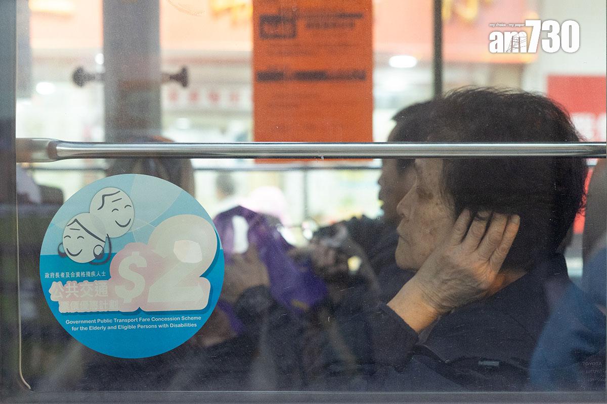 政府消息人士相信,日均搭8程車符合一般長者出行需要。(資料圖片/蘇文傑攝)