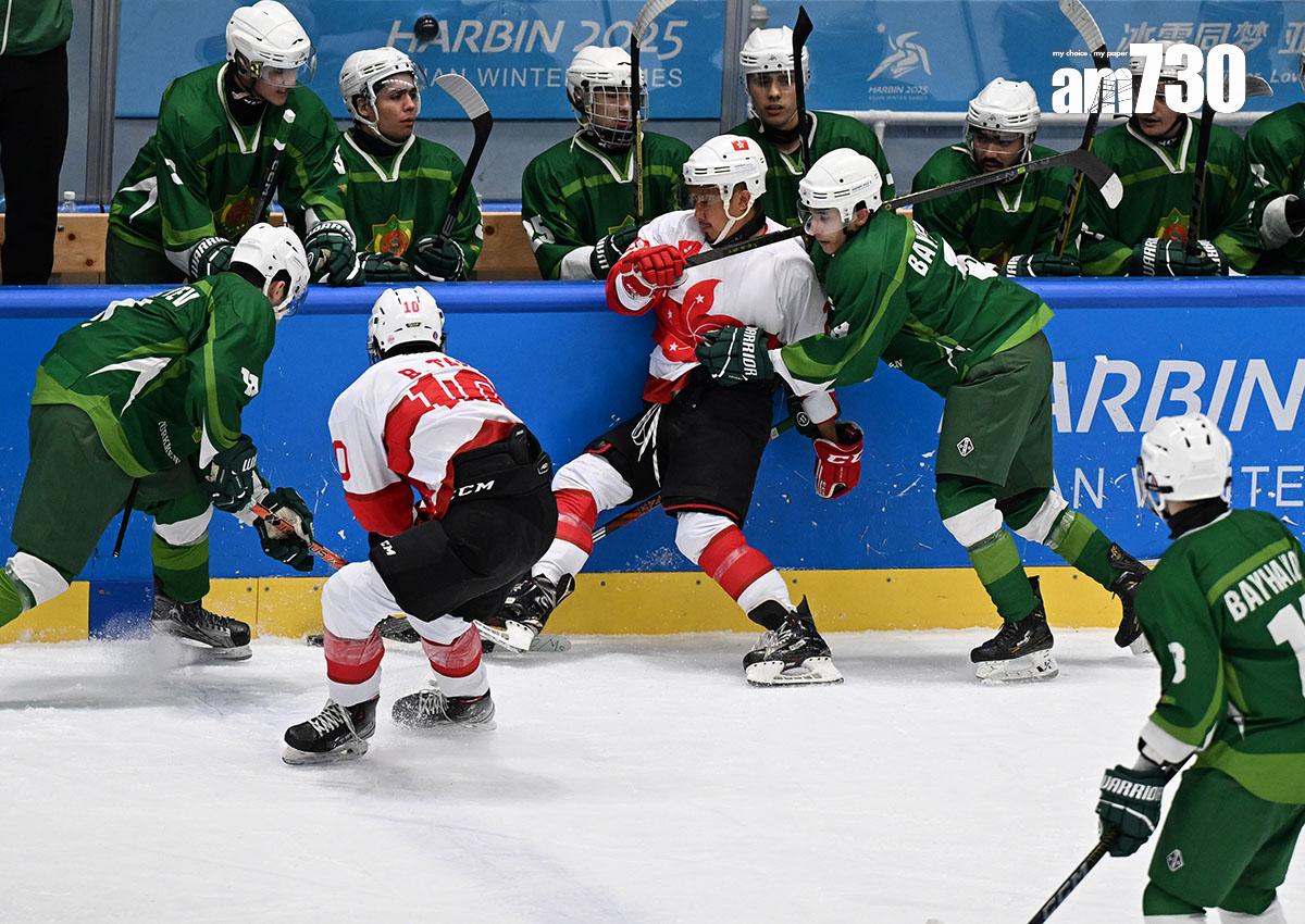 冰球港隊在戰勝土庫曼後與對方爆發激烈肢體衝突,有港隊球員遭圍毆。(新華社)