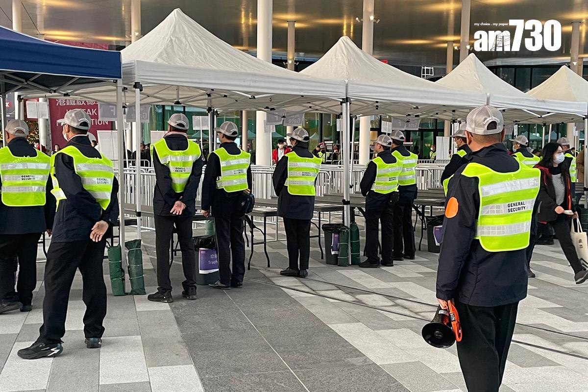 啟德體育園晚上進行第五次演練,觀眾下午5點45分起陸續進場。(陳家莉攝)