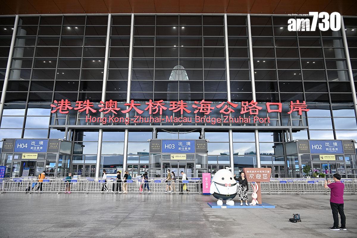 港珠澳大橋珠海口岸年初四單日有2.5萬輛車出入境,創通車以來新高。(資料圖片/中新社)