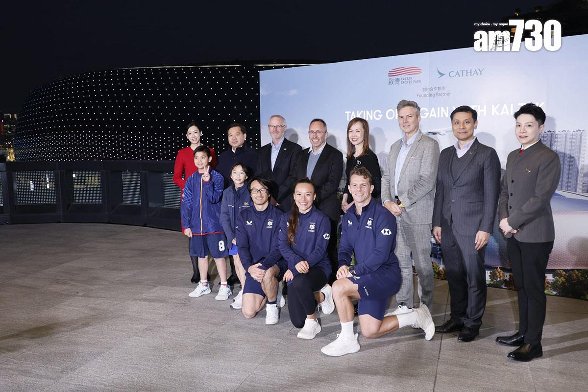 姚錦成(前排中)形容,啟德體育園場地為世界級。(林俊源攝)