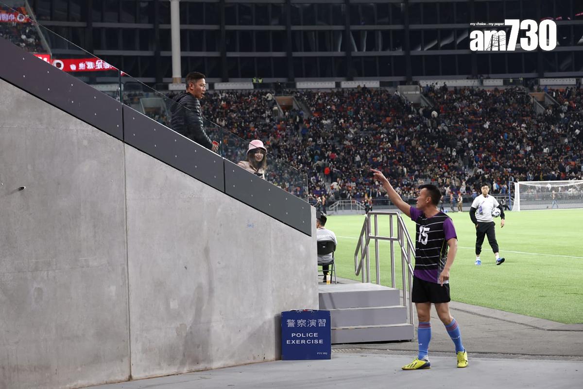 啟德體育園舉辦大型演練,模擬有入場人士在場館投擲物品。(林俊源攝)