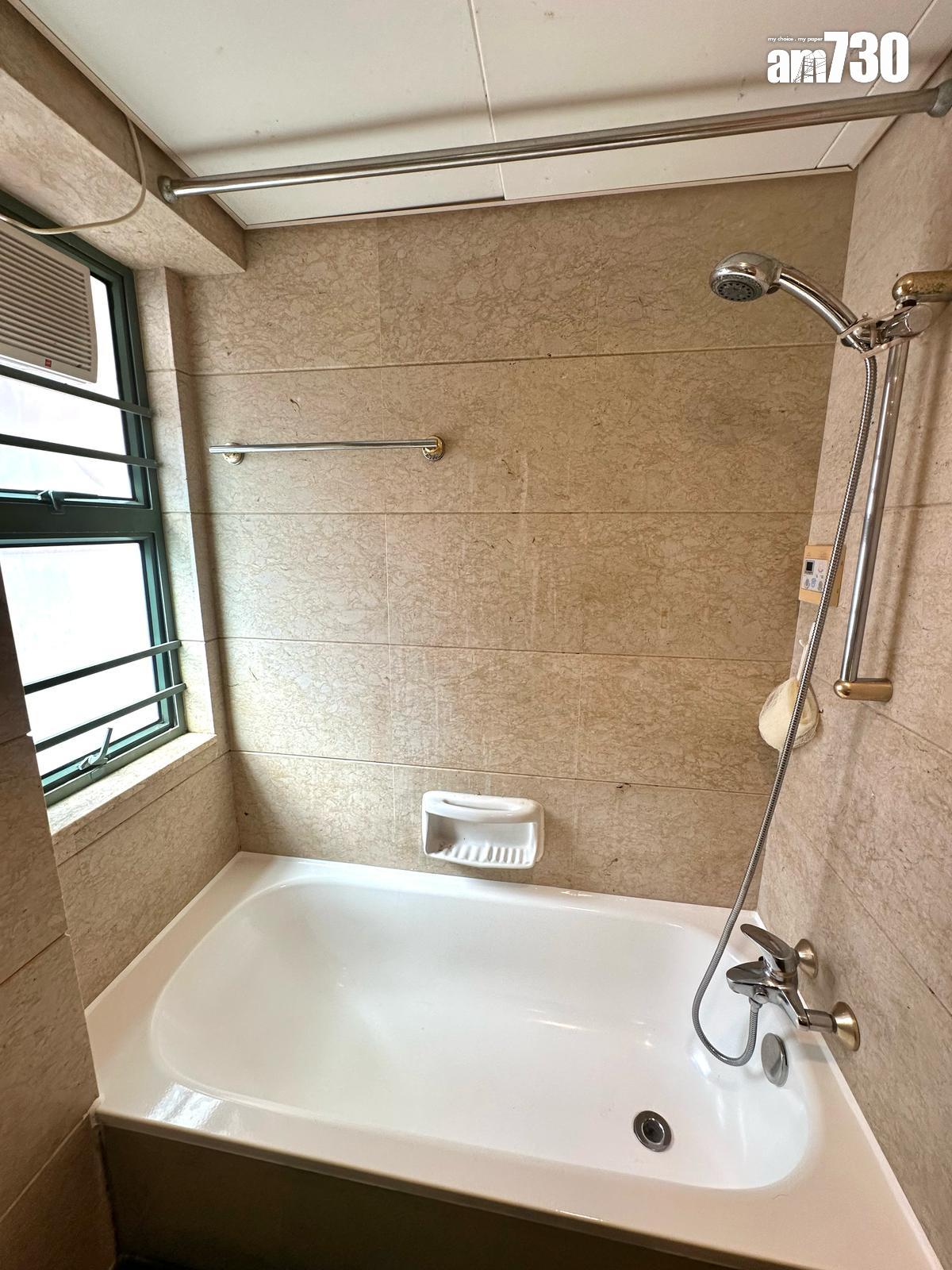 放盤半年一減再減!小西灣藍灣半島三房1200萬獲同區客入手(多圖)|二手樓成交