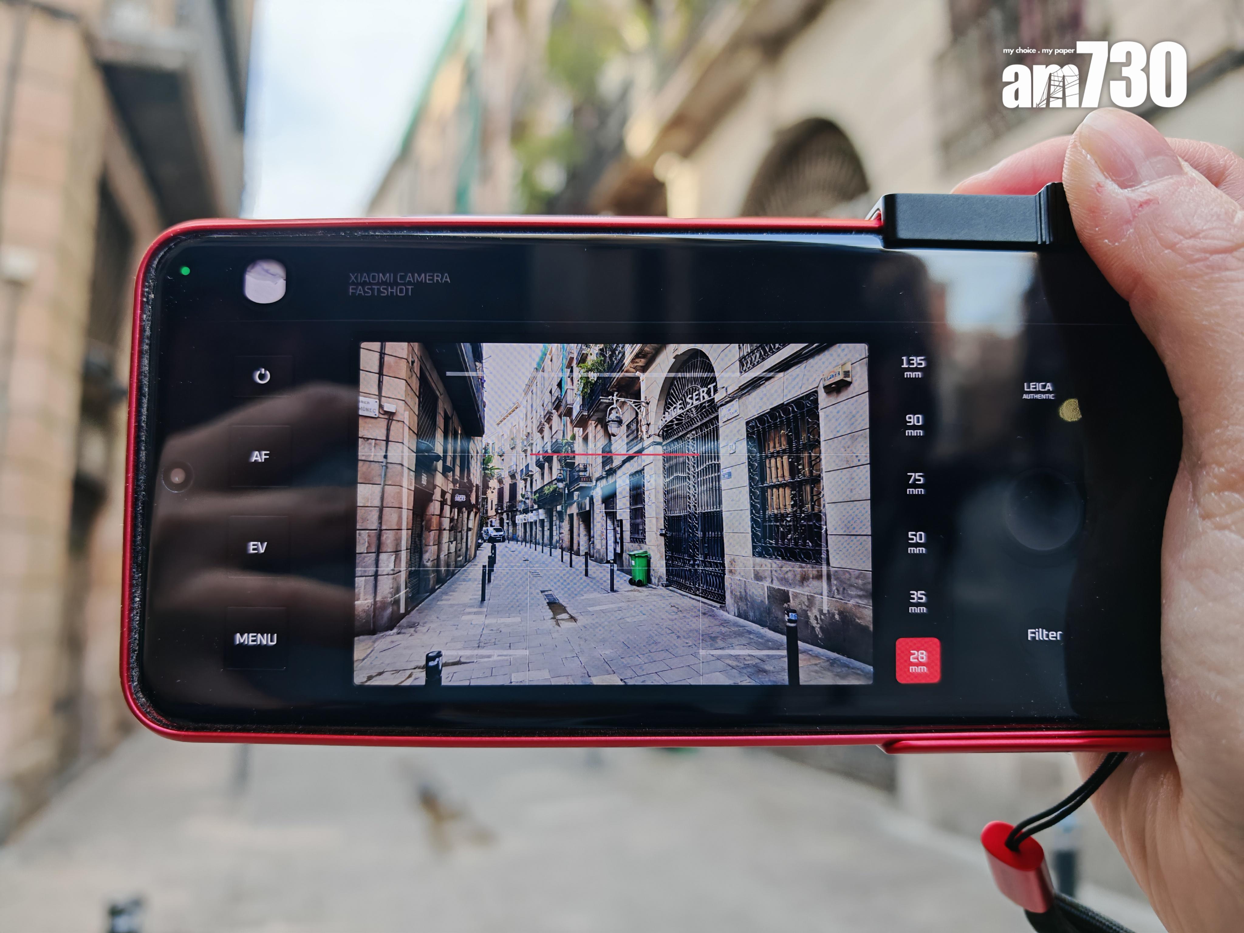 Xiaomi 15 Ultra特別街拍模式連介面似足Leica相機。