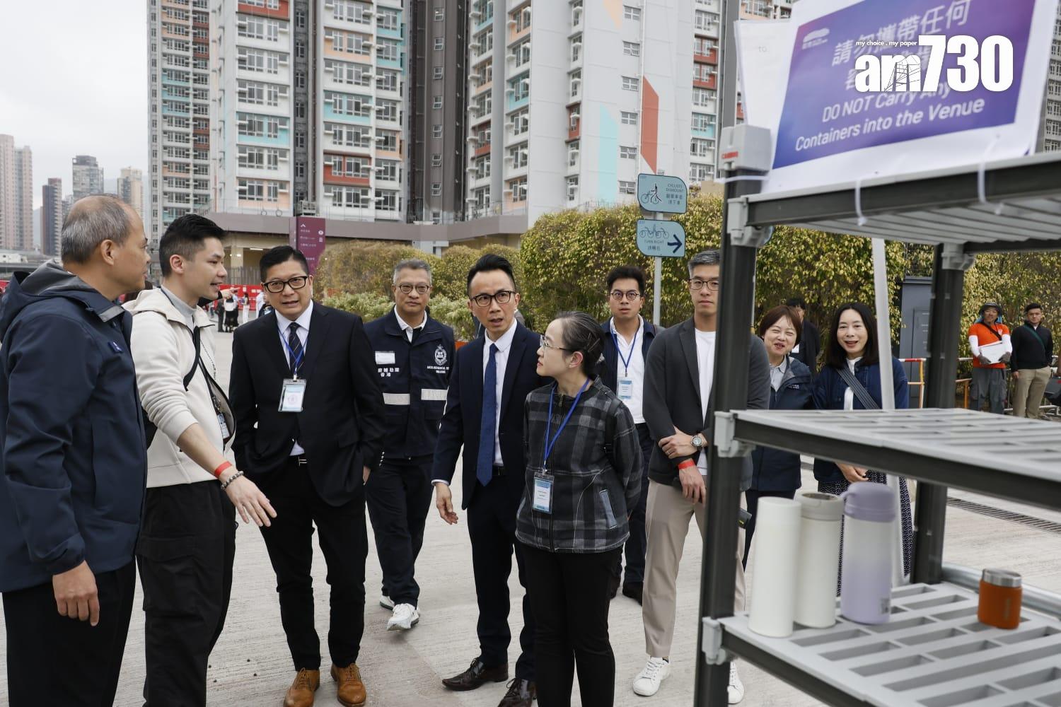 啟德體育園在主場館舉行開幕禮。保安局局長鄧炳強表示,經過多次演練,相信運作會暢順(蘇文傑攝)