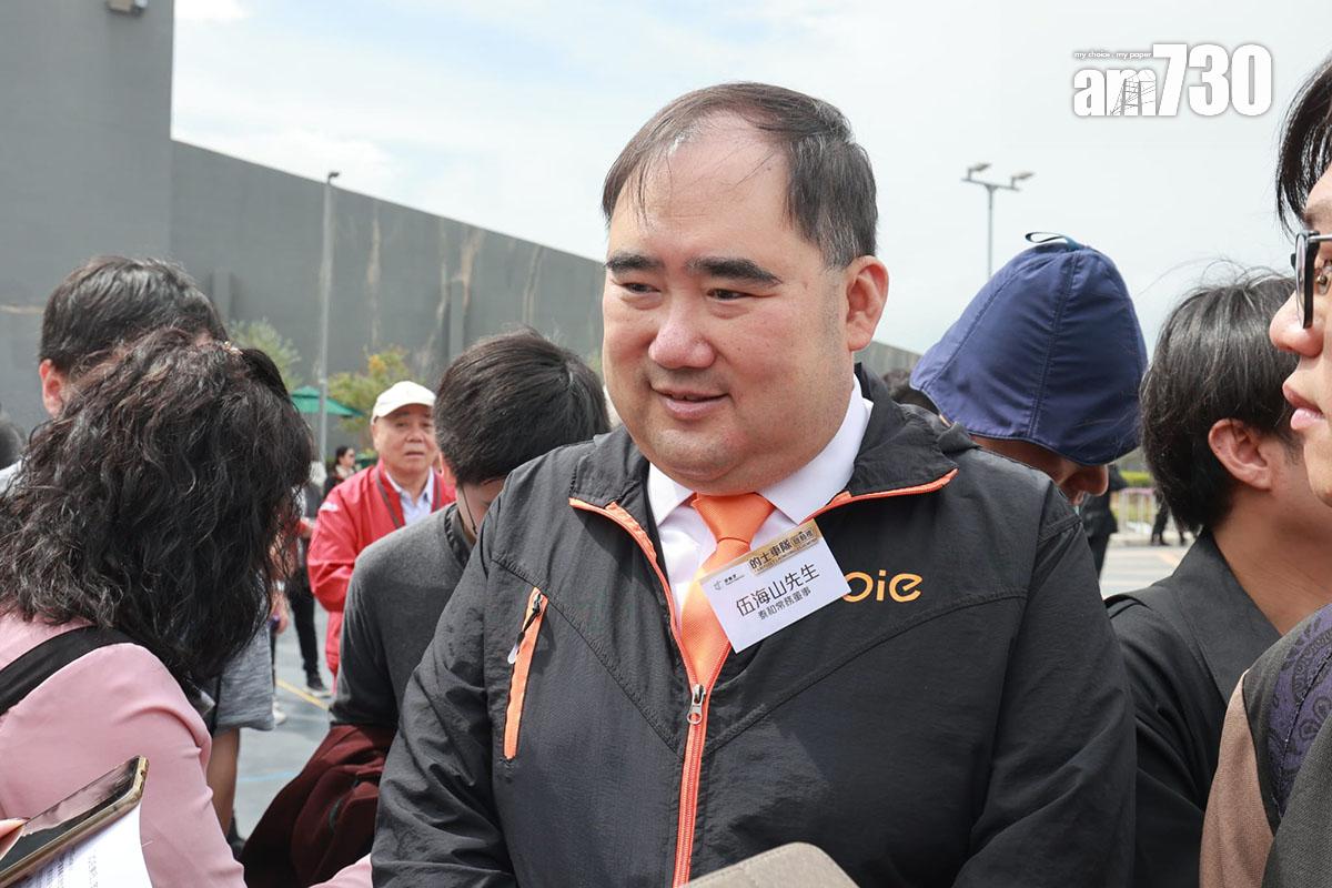 伍海山不適之前正向傳媒介紹JOIE樂行車隊。(羅錦鴻攝)