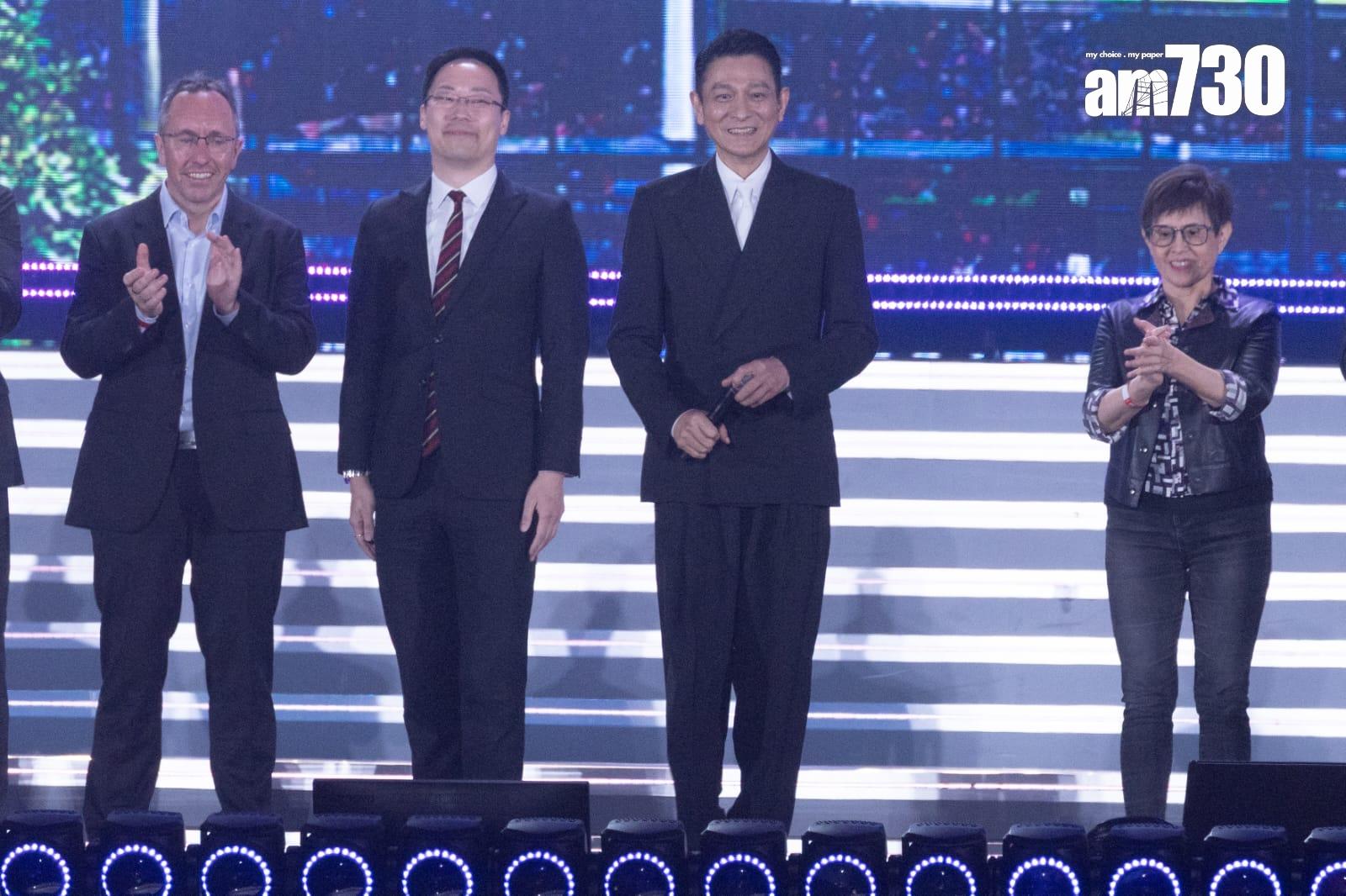 大會請出「街坊」劉德華入場,全場尖叫。 (蘇文傑攝)