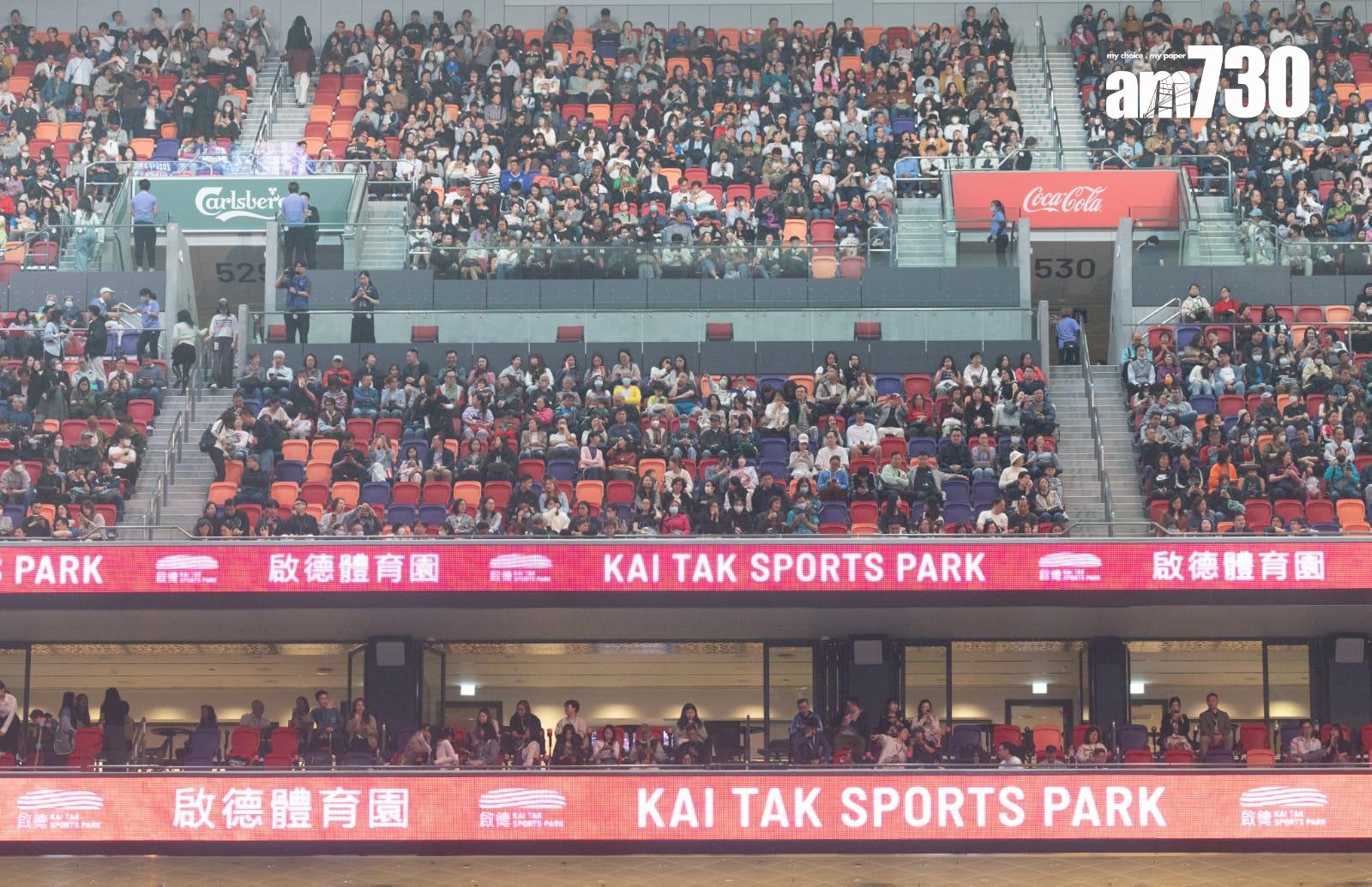 啟德體育園在主場館舉行開幕禮,現場基本上坐滿3萬多名觀眾,氣氛熱鬧(蘇文傑攝)