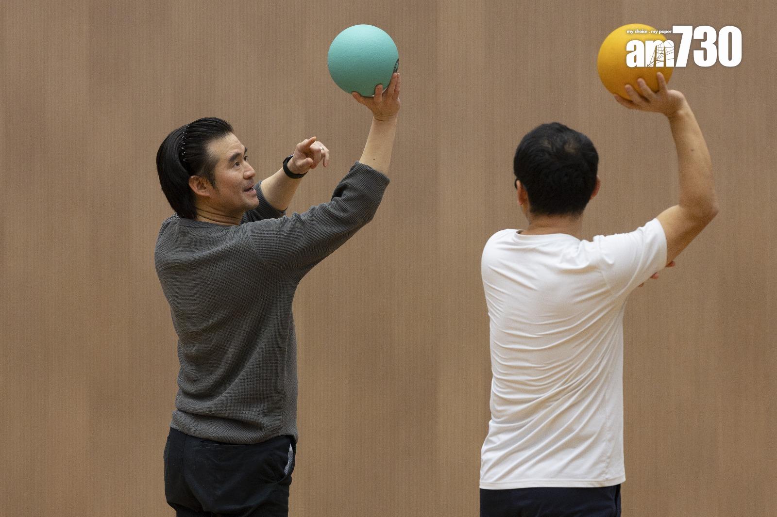 香港閃避球總會會長李一(左)過去20年為推動閃避球投放逾2,000萬元(蘇文傑攝)