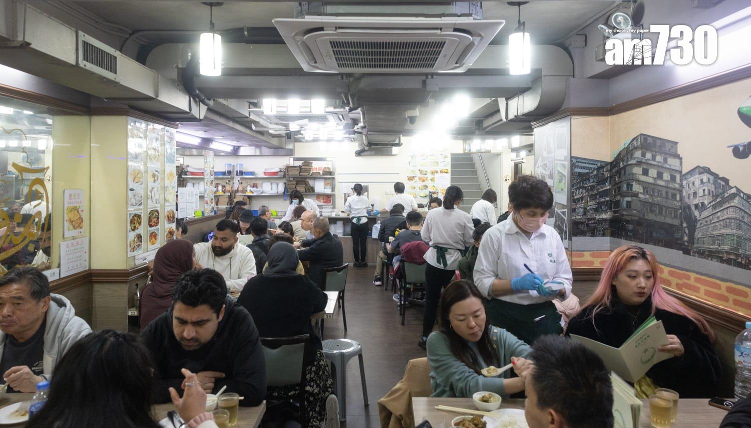 在記者訪問食肆期間,在食客笑指表示,全舖只有他們一枱是看完七欖賽事後到該餐廳內用膳的。(蘇文傑攝)