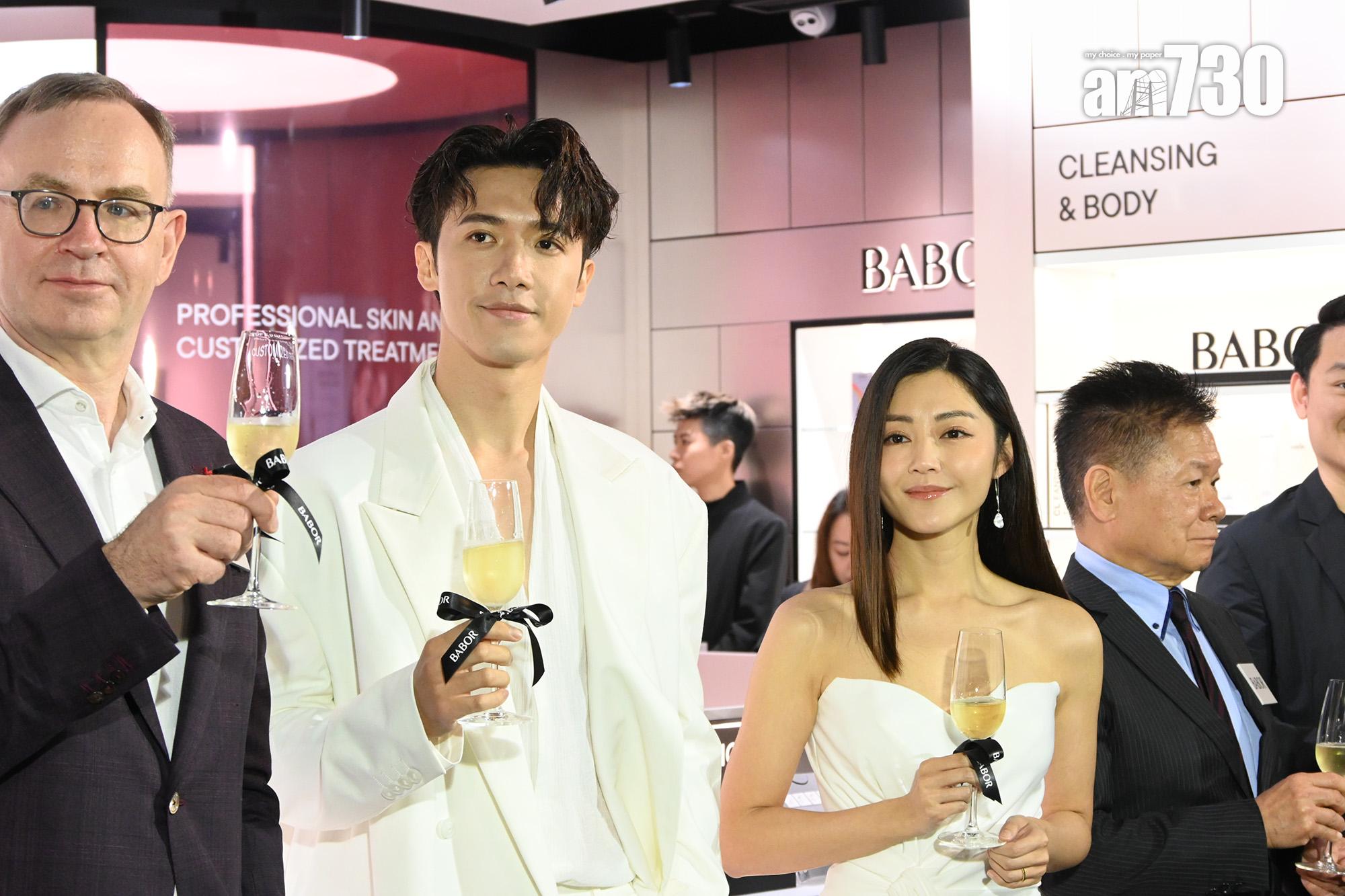 Stanley與衛詩雅一齊出席活動。(娛樂組攝)