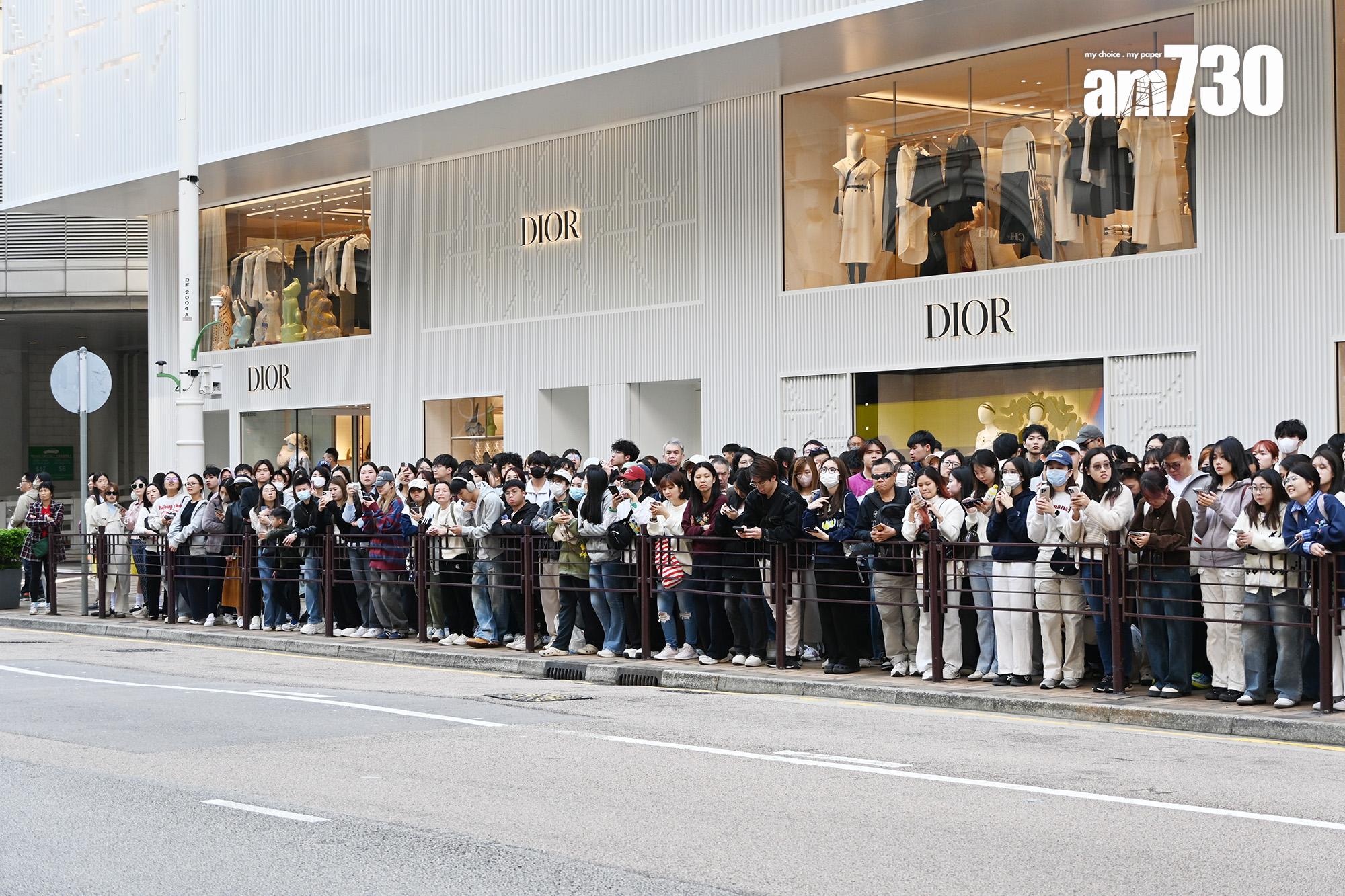 尖沙咀的街道迫滿想一睹金智媛fans的人。(娛樂組攝)