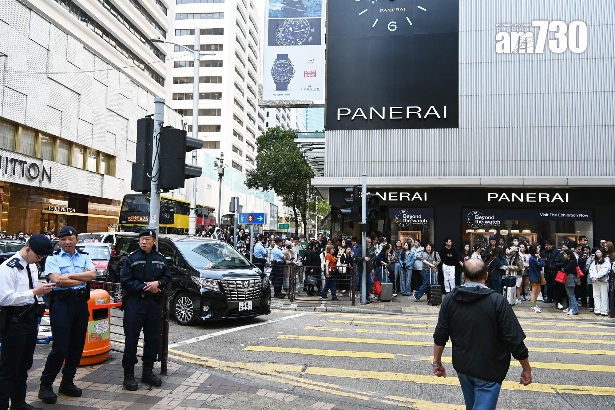 尖沙咀的街道迫滿想一睹金智媛fans的人。(娛樂組攝)