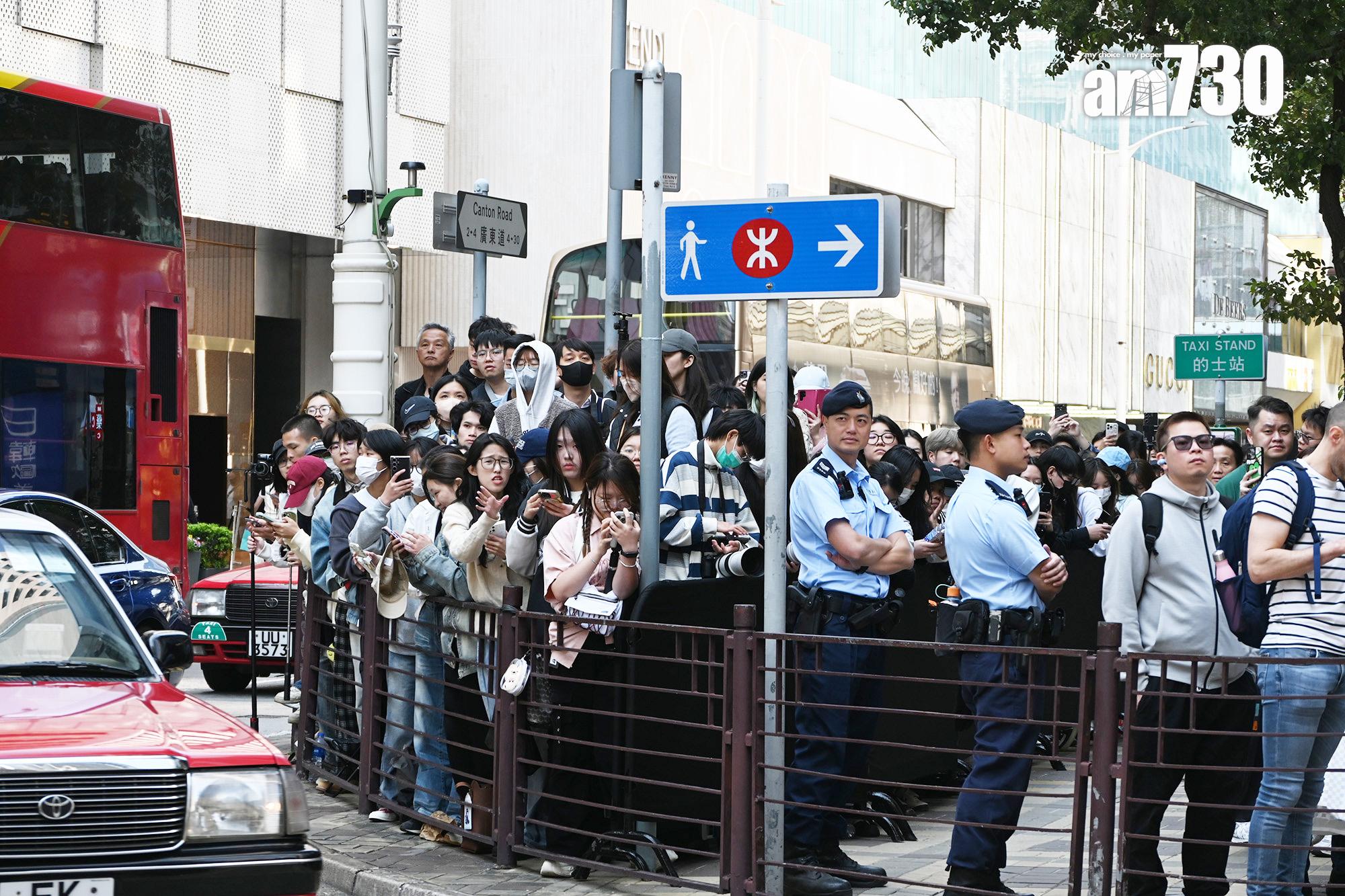 尖沙咀的街道迫滿想一睹金智媛fans的人。(娛樂組攝)