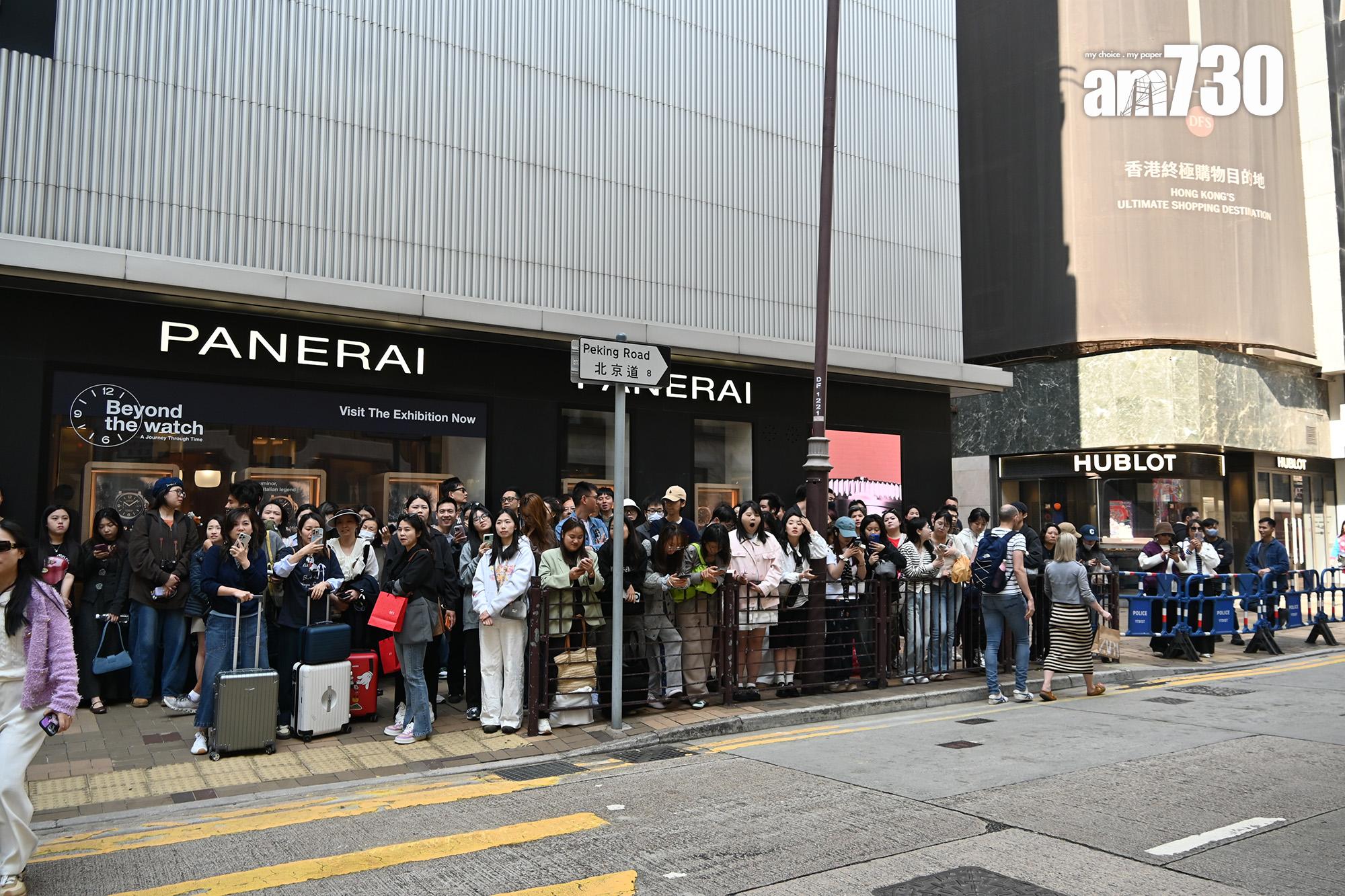 尖沙咀的街道迫滿想一睹金智媛fans的人。(娛樂組攝)