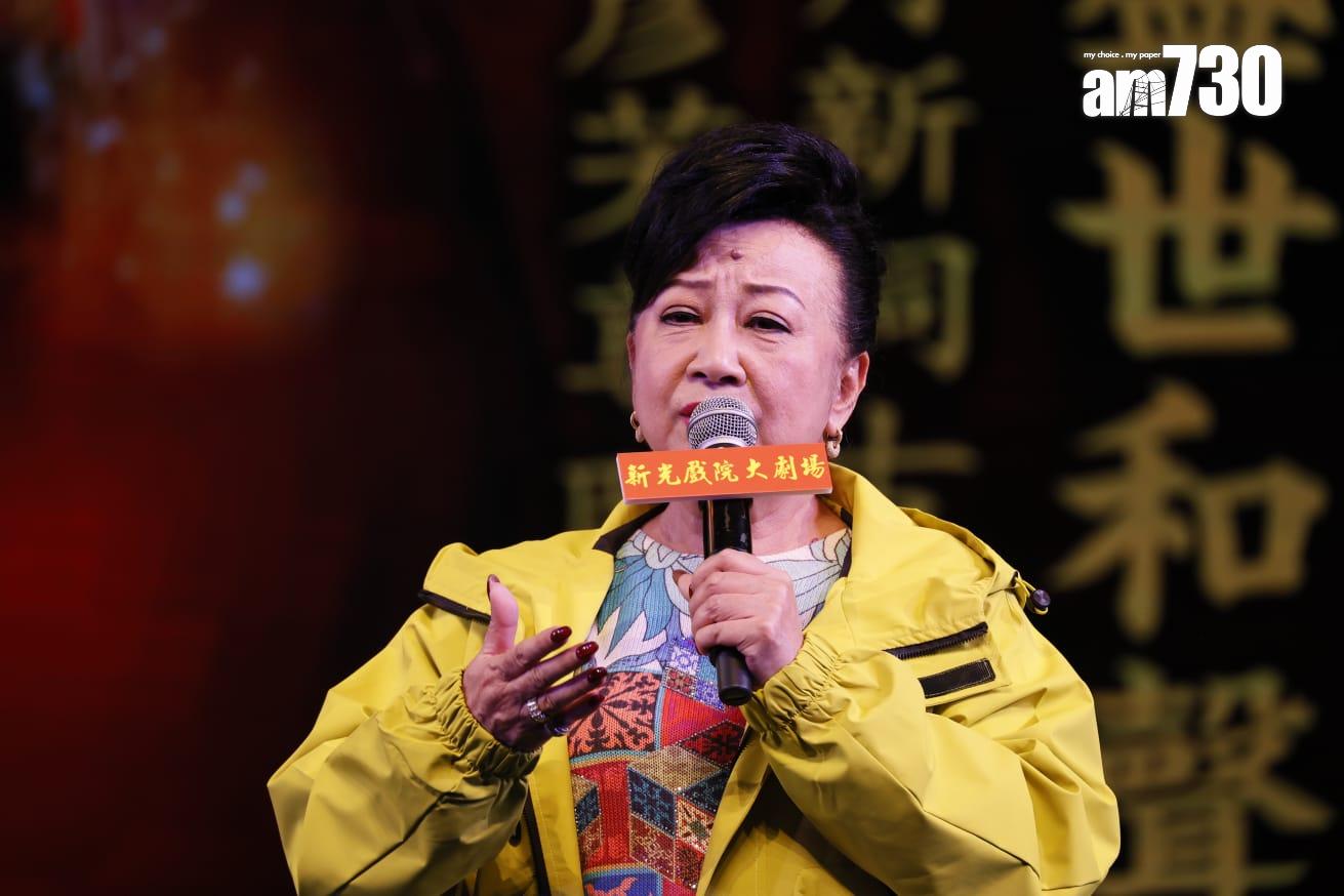 家燕姐分享時,語帶哽咽。(林俊源攝)