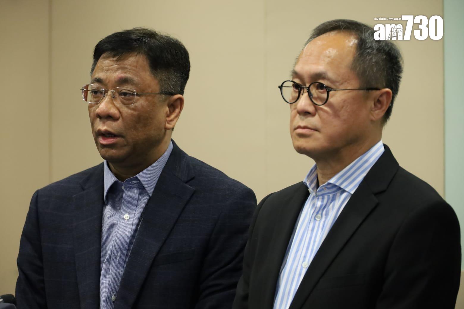 醫院管理局九龍西醫院聯網服務總監(質素及安全)張偉文及九龍西聯網總監羅振邦。(鍾式明攝)