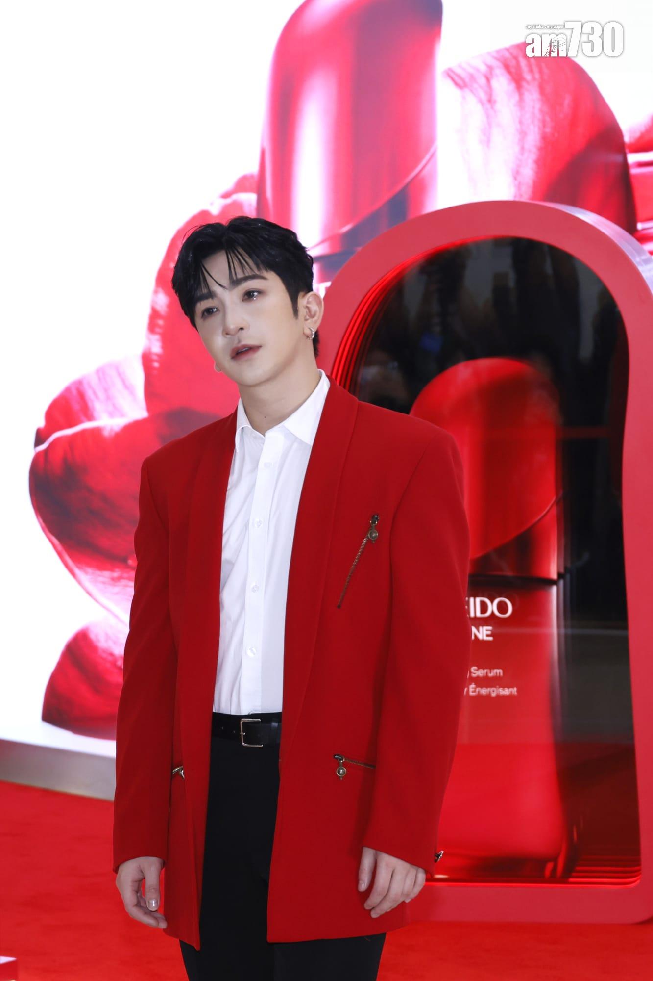 Anson Lo請阿Sa食飯,非常開心跟偶像撐枱腳。(林俊源攝)