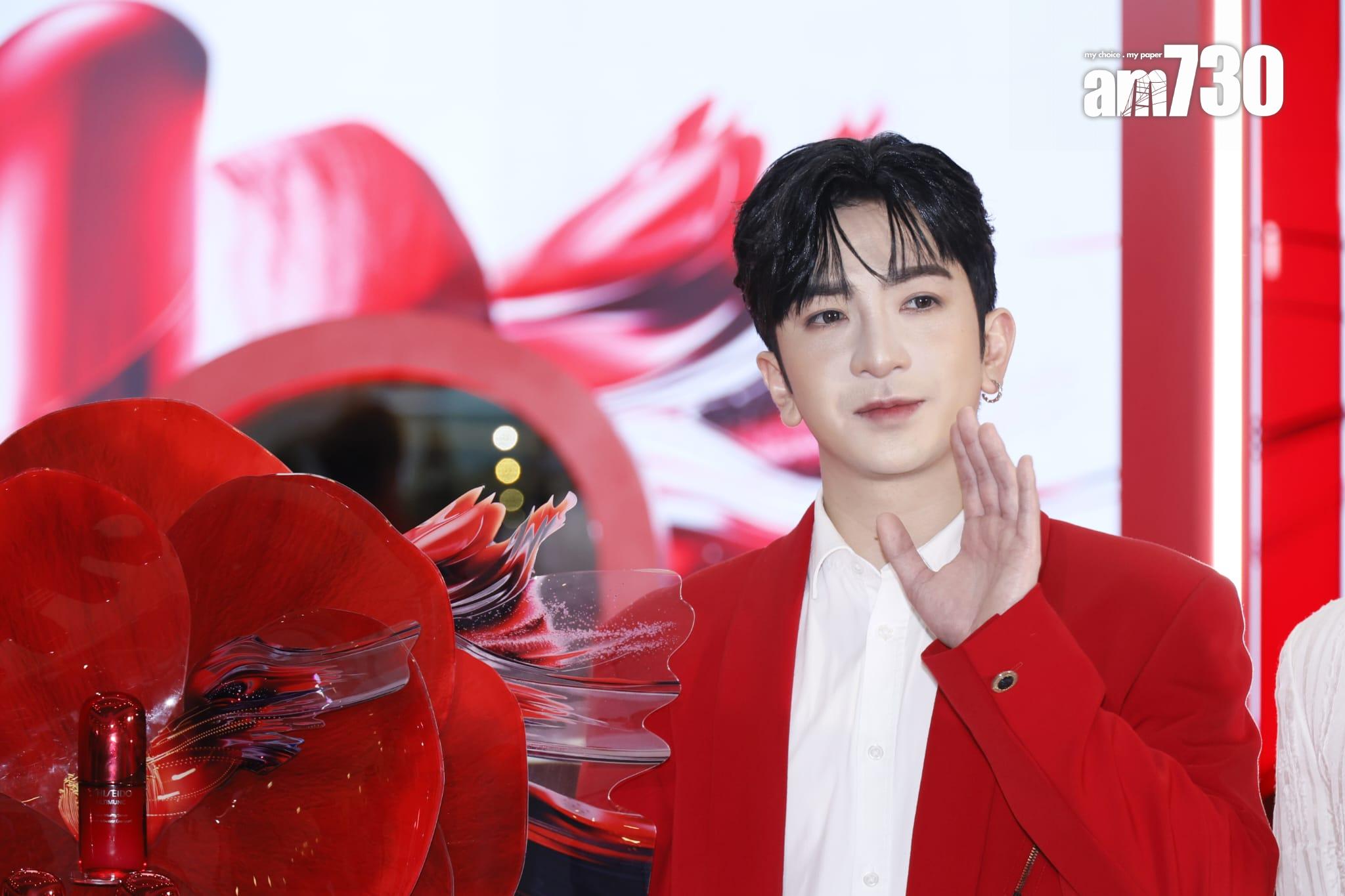 Anson Lo請阿Sa食飯,非常開心跟偶像撐枱腳。(林俊源攝)